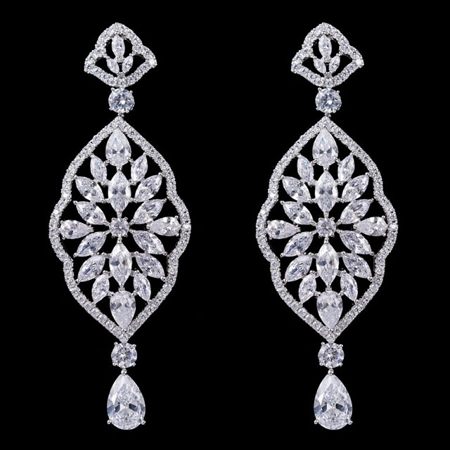 

Свадебные серьги Эллипс DiaDemaGrand Серебряный с белым камнем (081664-15-2)
