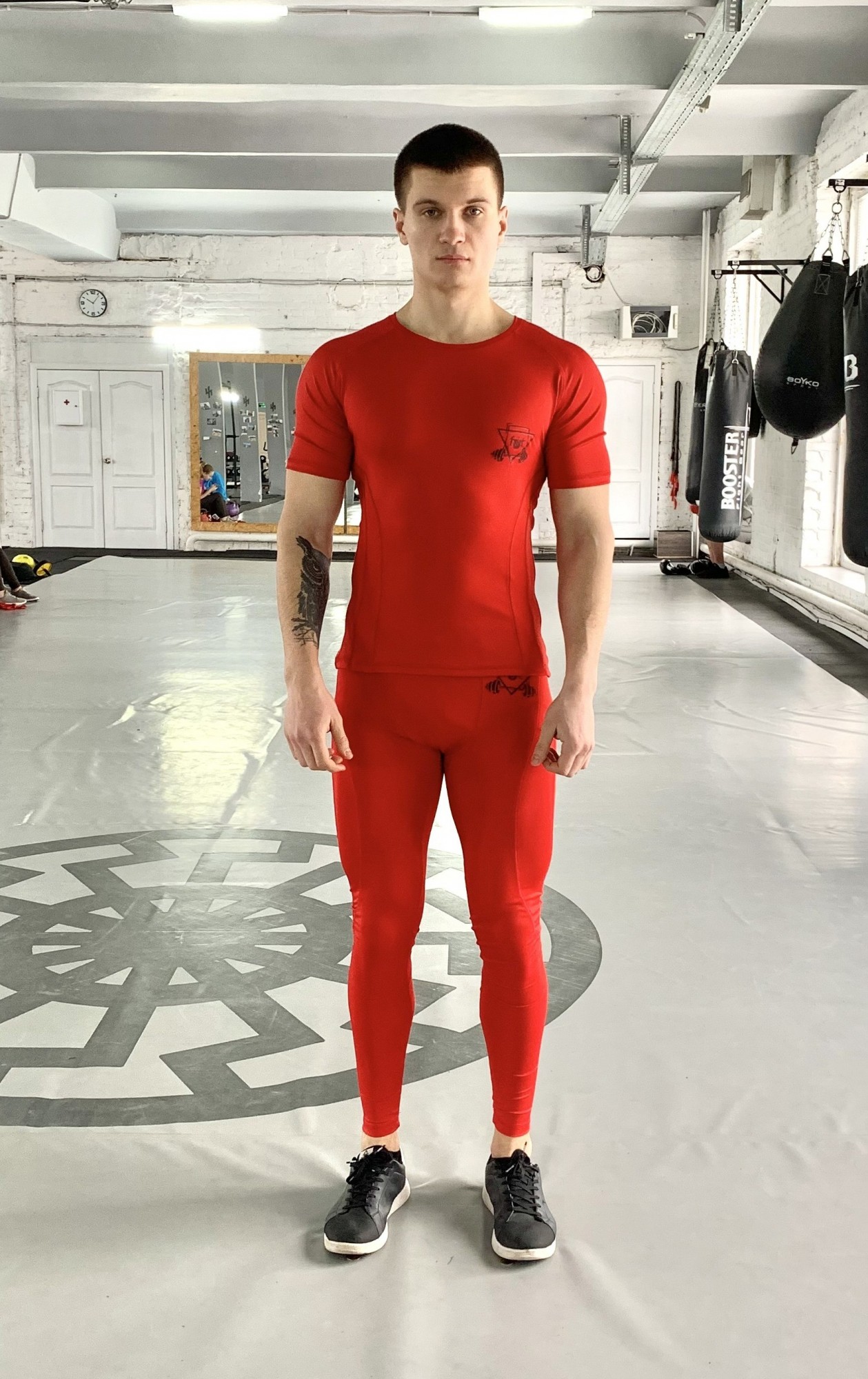

Компрессионный мужской рашгард Armm inferno FitU XL Красный