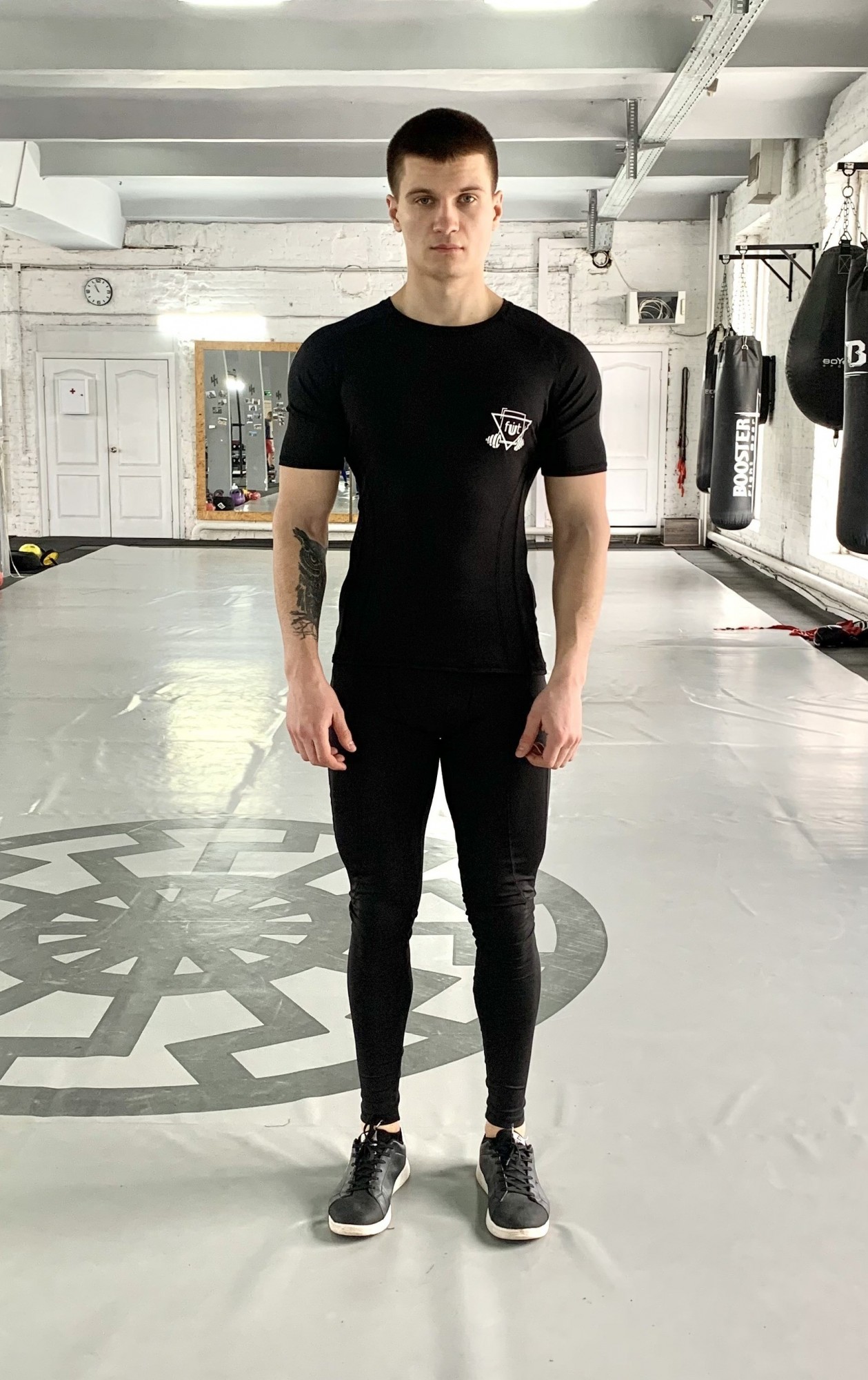

Компрессионный мужской рашгард Armm black FitU L Черный