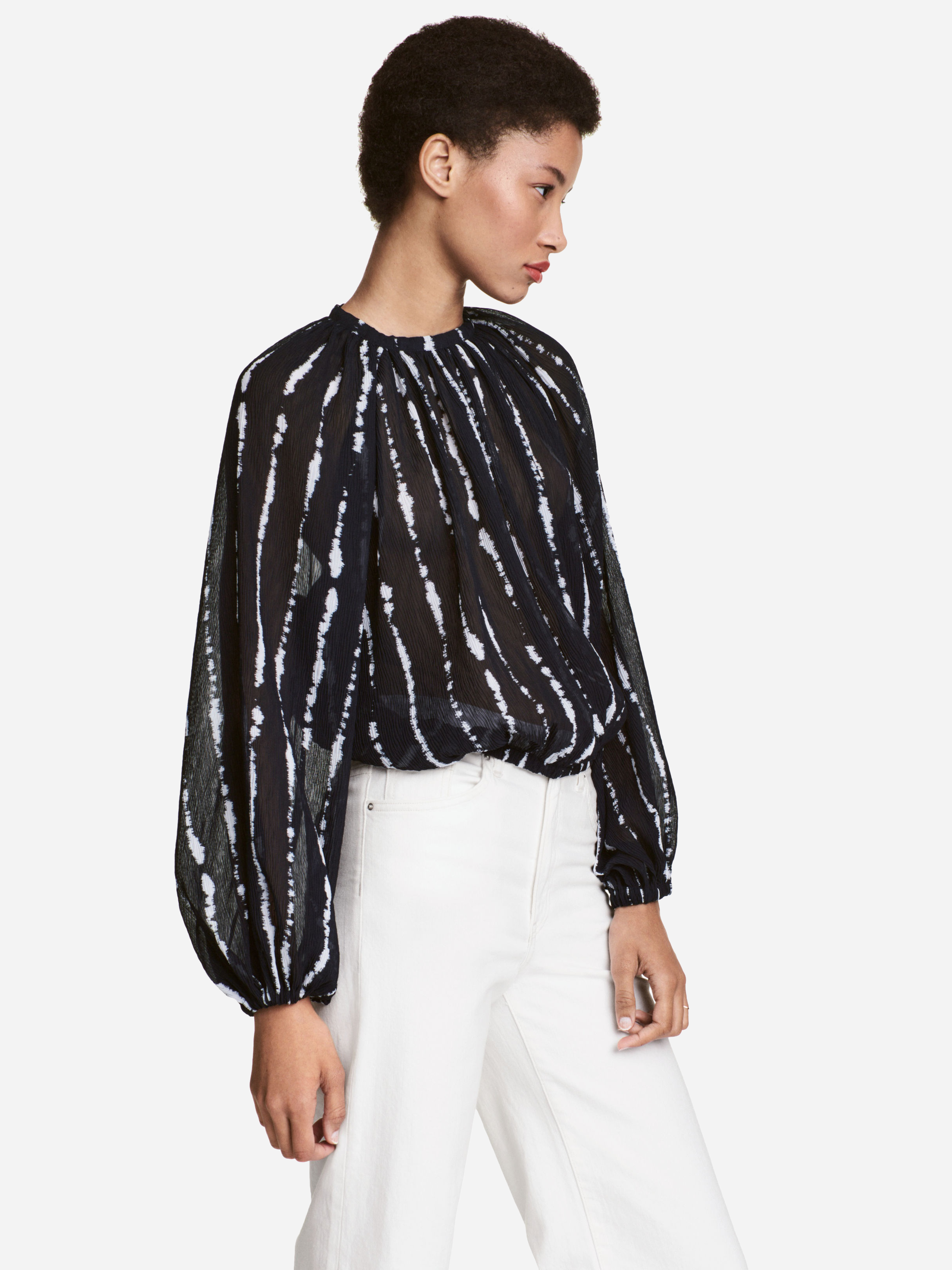 

Блузка H&M 5556846-ACRV 40 Черная с белым