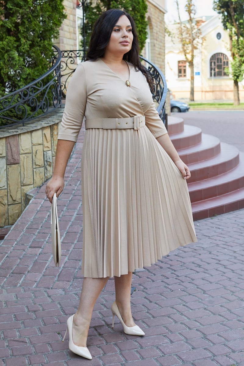 

Бежевое платье с плиссировкой FashionYouWant M/L бежевый 43372334