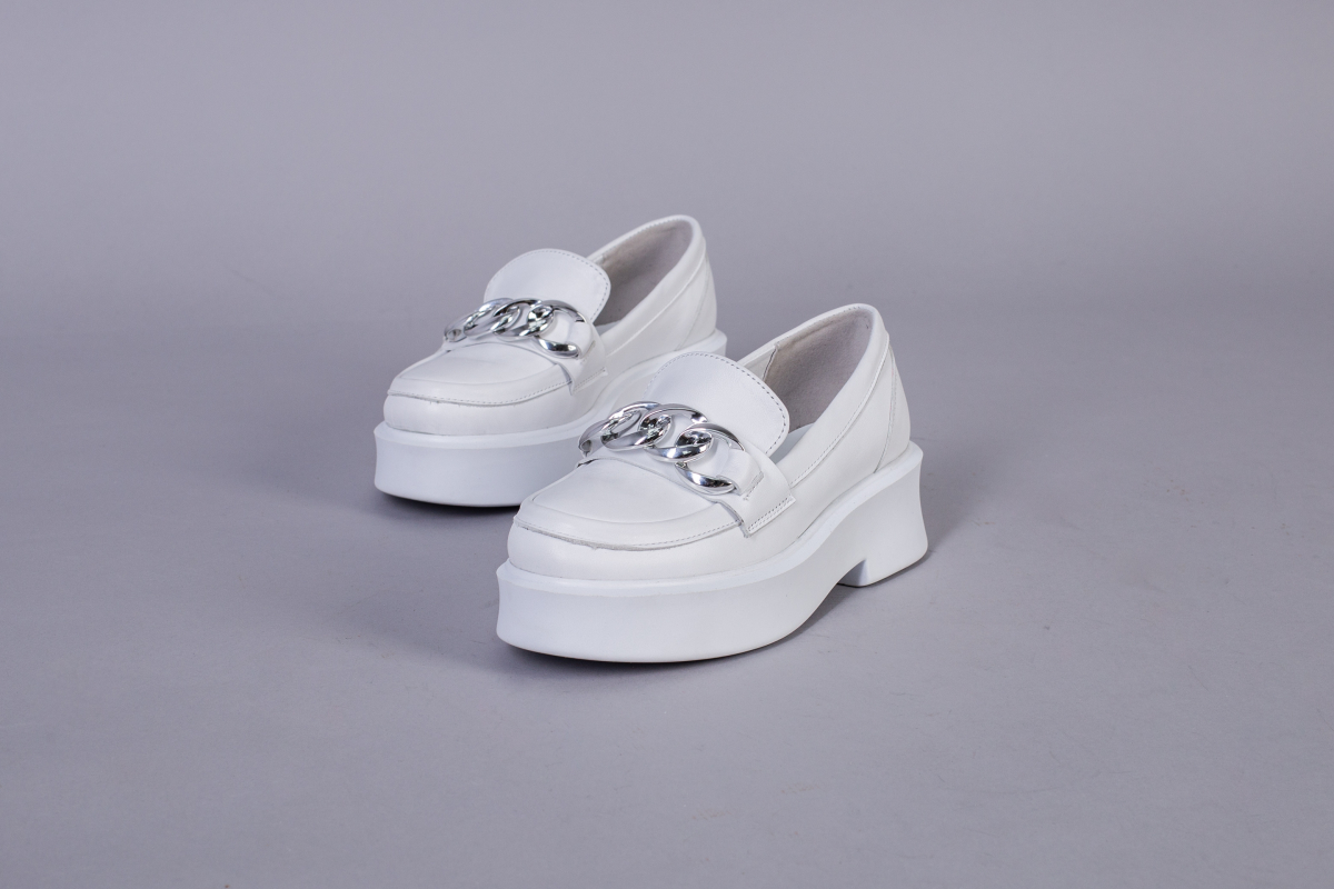 

Туфлі жіночі шкіряні з ланцюжком LuxuryShoes 5812-2/38 Білий