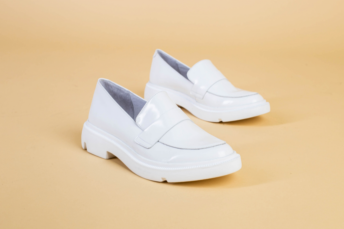 

Лофери з натуральної шкіри наплак LuxuryShoes 5903-1/40 Білий