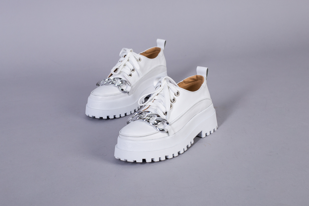 

Туфлі жіночі шкіряні на шнурках і з ланцюжком LuxuryShoes 5811-1/36 Білий