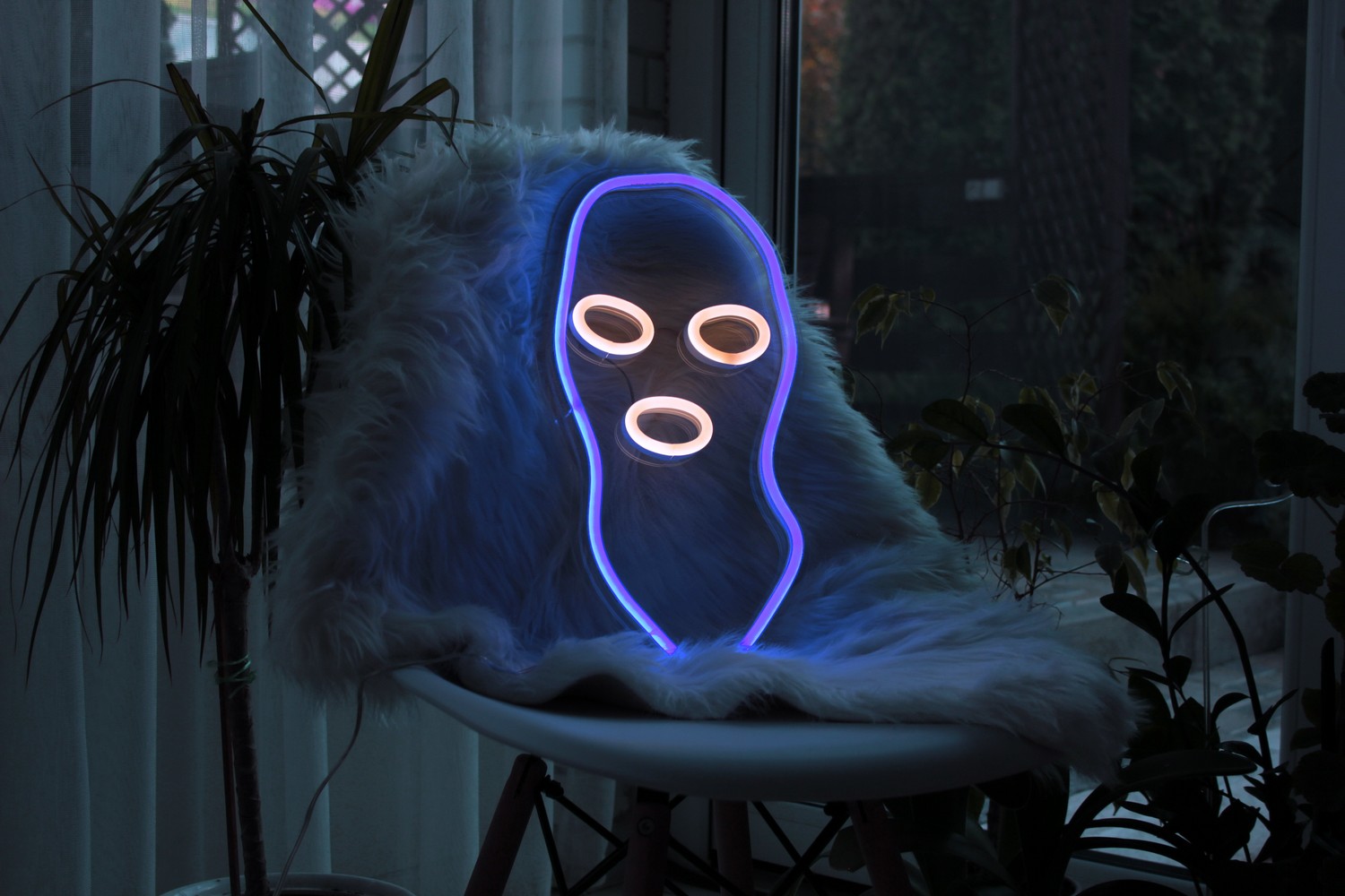 

Неоновый светильник Neon Lightning «Балаклава» Фиолетовый