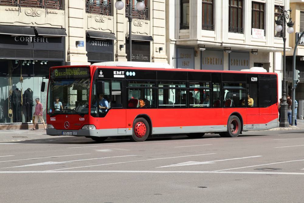 

Картина на холсте LaPrint Автобусы 120х80 см