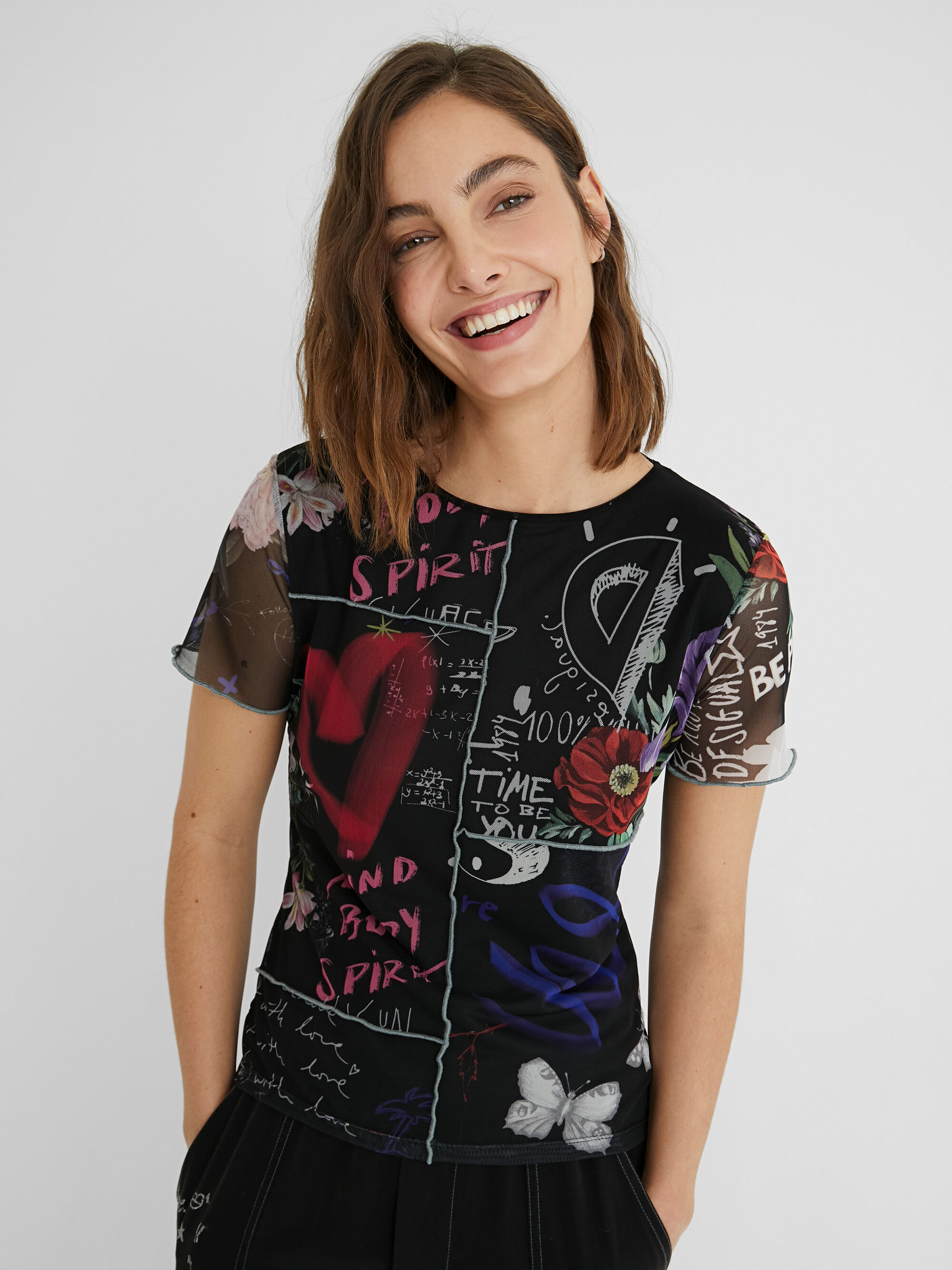 

Футболка Desigual 21SWTKDS-2000 S