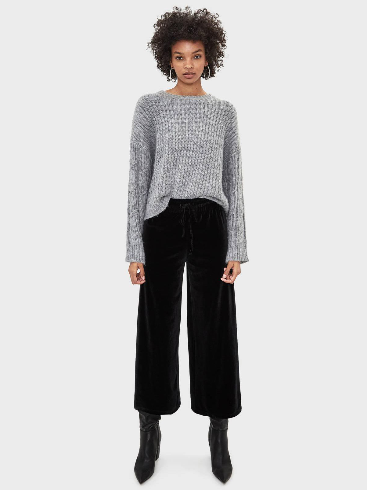 

Брюки Bershka 0061/777/800-AAAD M Черные
