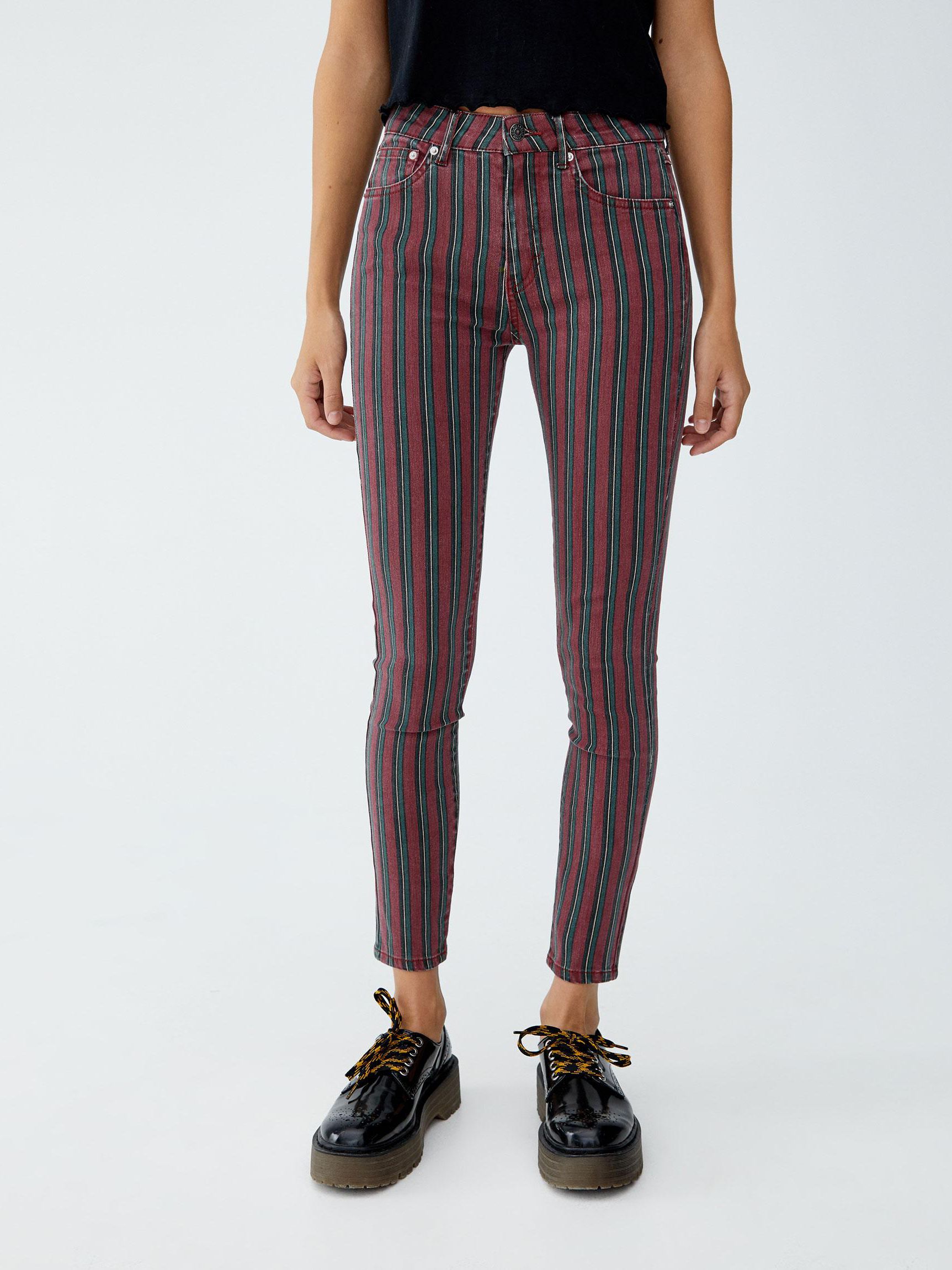 

Джинсы Pull & Bear 9687/319/605-AEAV 36 Бордовые с разноцветным