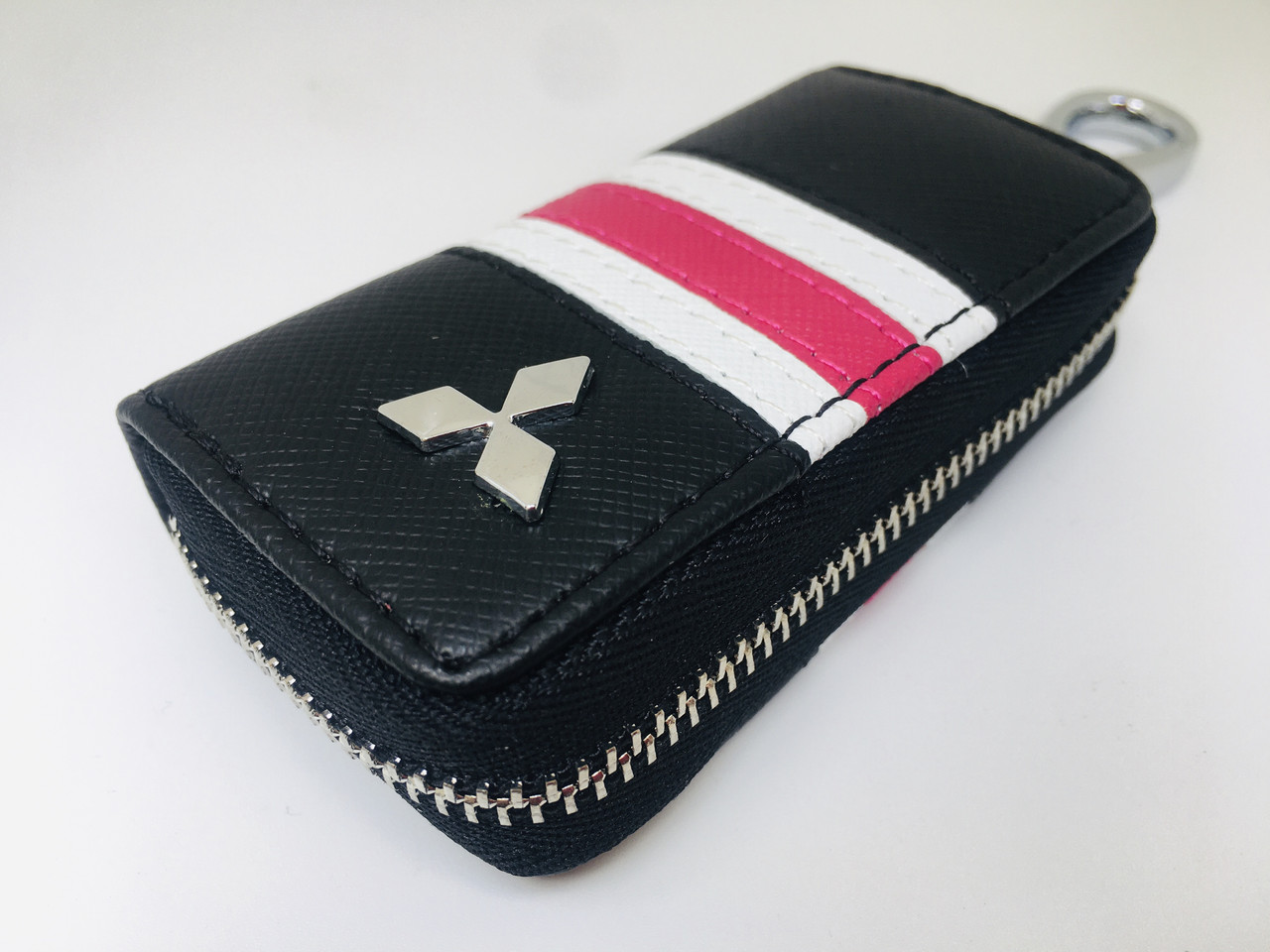 

Ключница для авто KeyHolder Prestige Car MITSUBISHI Черно-белая с красным
