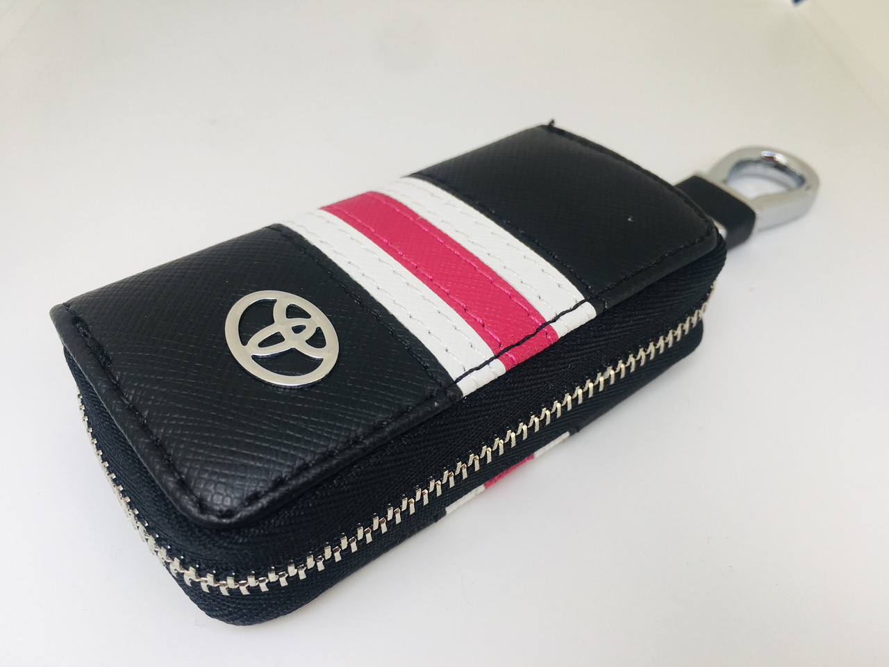 

Ключница для авто KeyHolder Prestige Car TOYOTA Черно-белая с красным