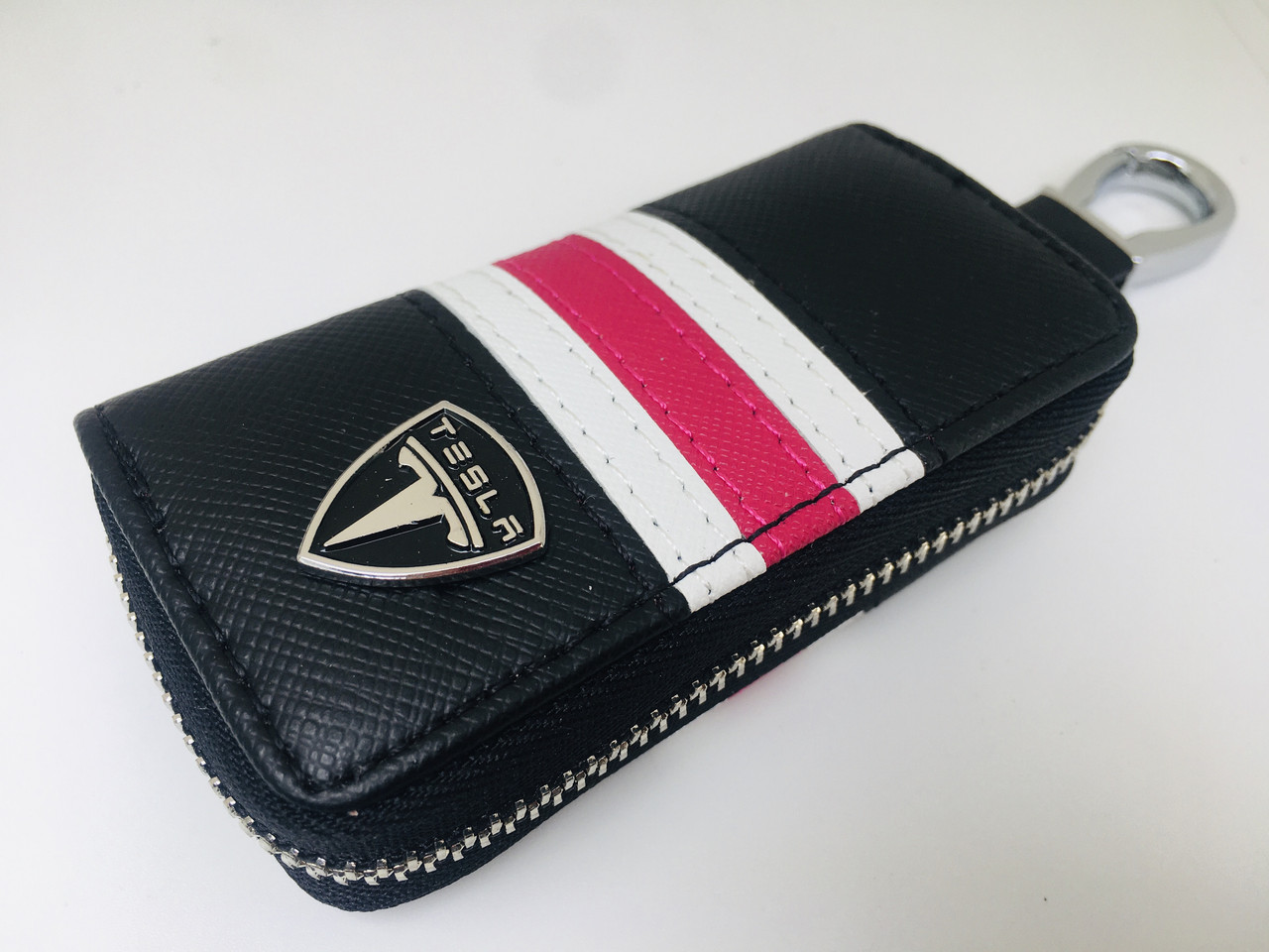 

Ключница для авто KeyHolder Prestige Car TESLA Черно-белая с красным