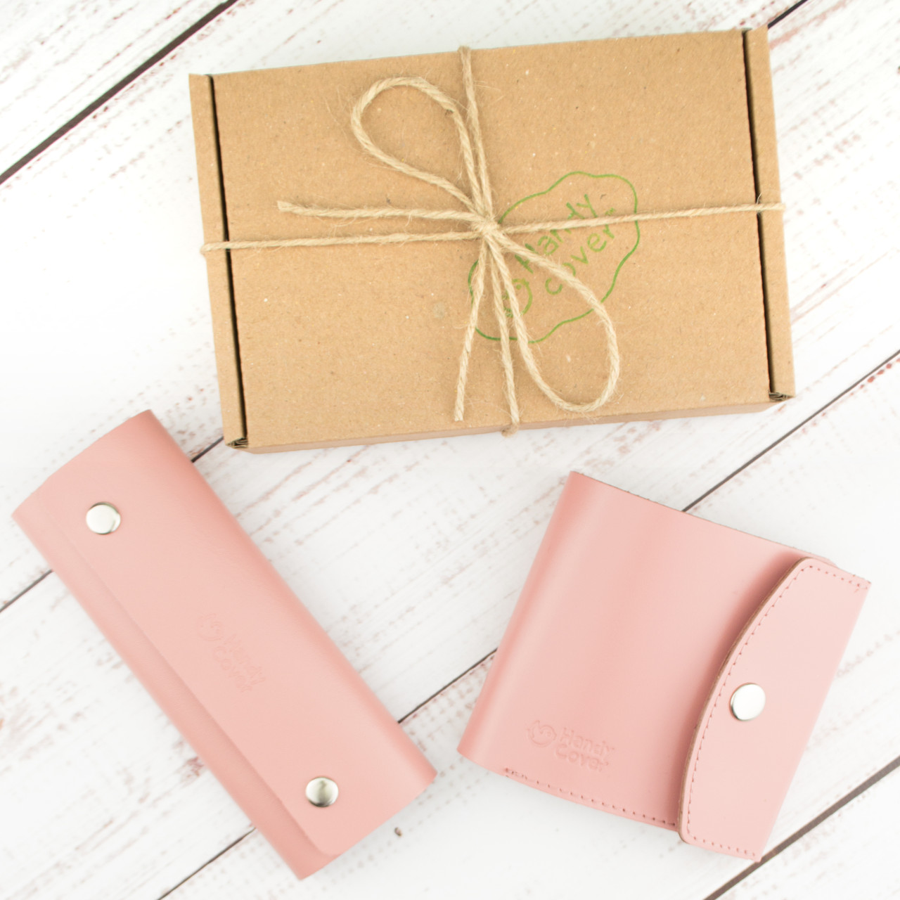 

Женский подарочный набор Handycover №48 розовый (кошелек и ключница)