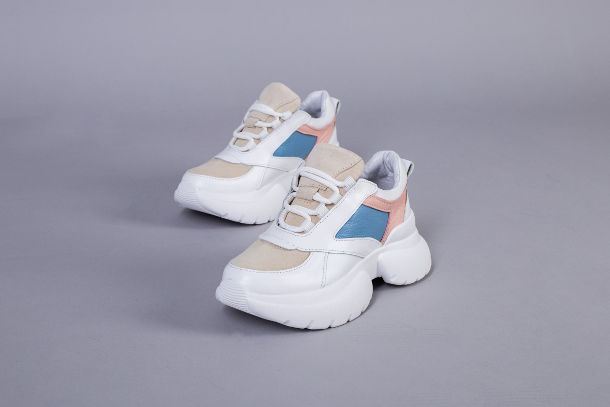 

Снікери шкіряні з кольоровими вставками на білій підошві LuxuryShoes 9605-1/38 Білий