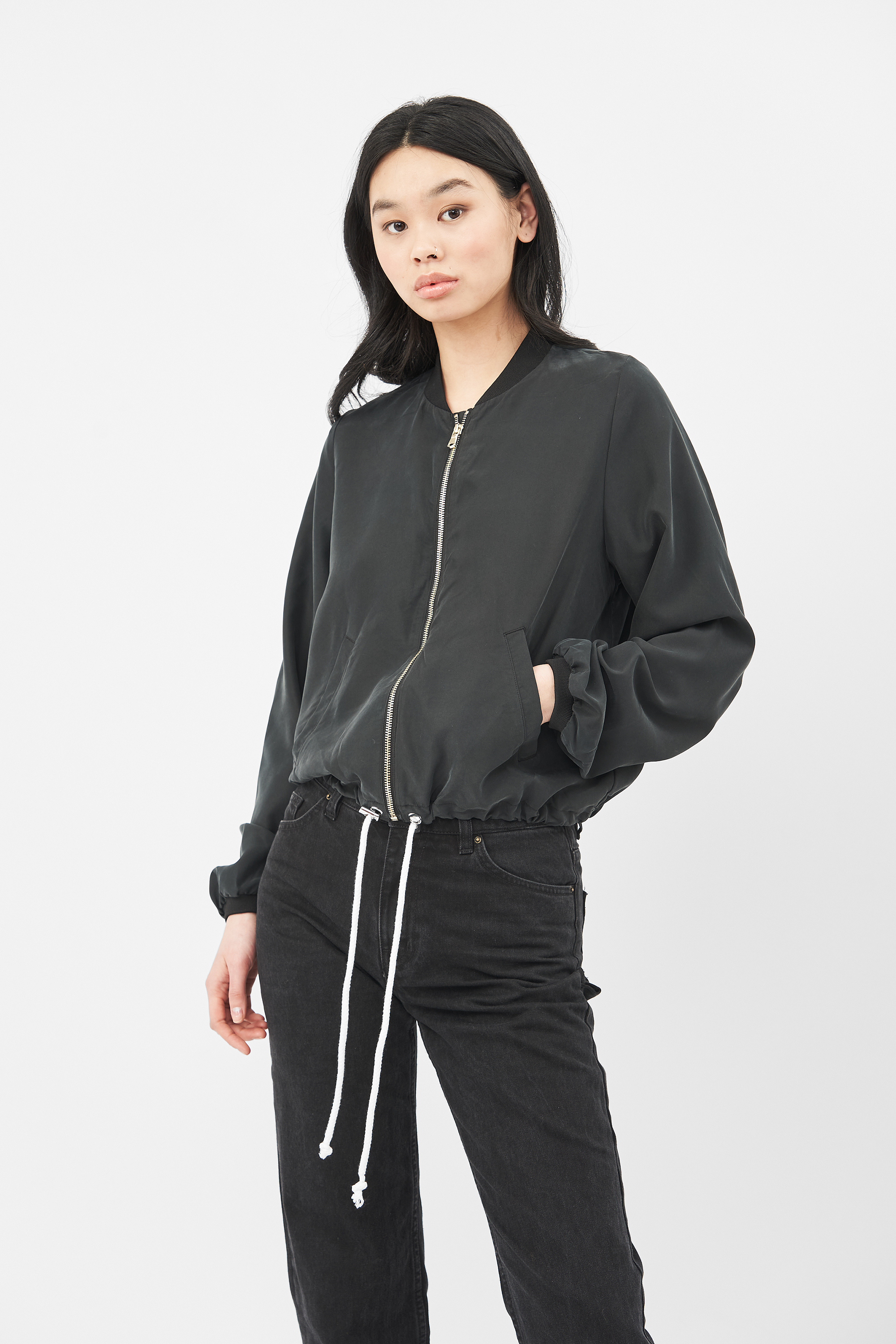 

Бомбер H&M KK0232645 38 Черный