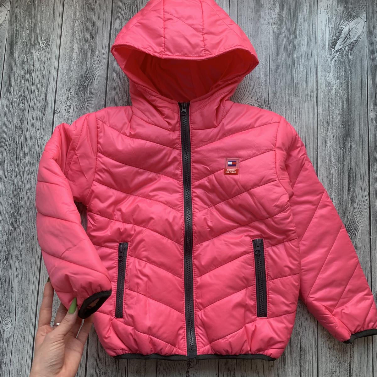 

Розовая курточка на синтепоне с эмблемой TOMMY HILFIGER 122 см (Ку91817-1)