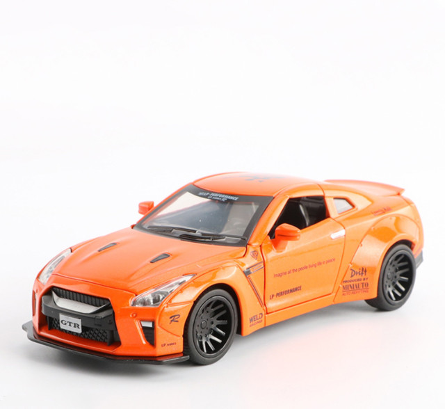 

Машина игрушка АвтоПром Nissan GTR 7862 со звуковыми эффектами металлическая оранжевая 1:32 (641120025)