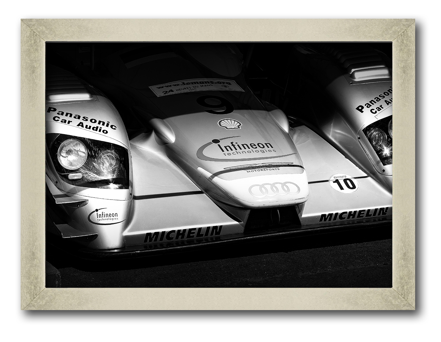 

Silver frame картина на файн-арт бумаге гоночный авто Audi R8 Le Mans спортивный автомобиль Hotel Arizona HD 31 см x 41 см