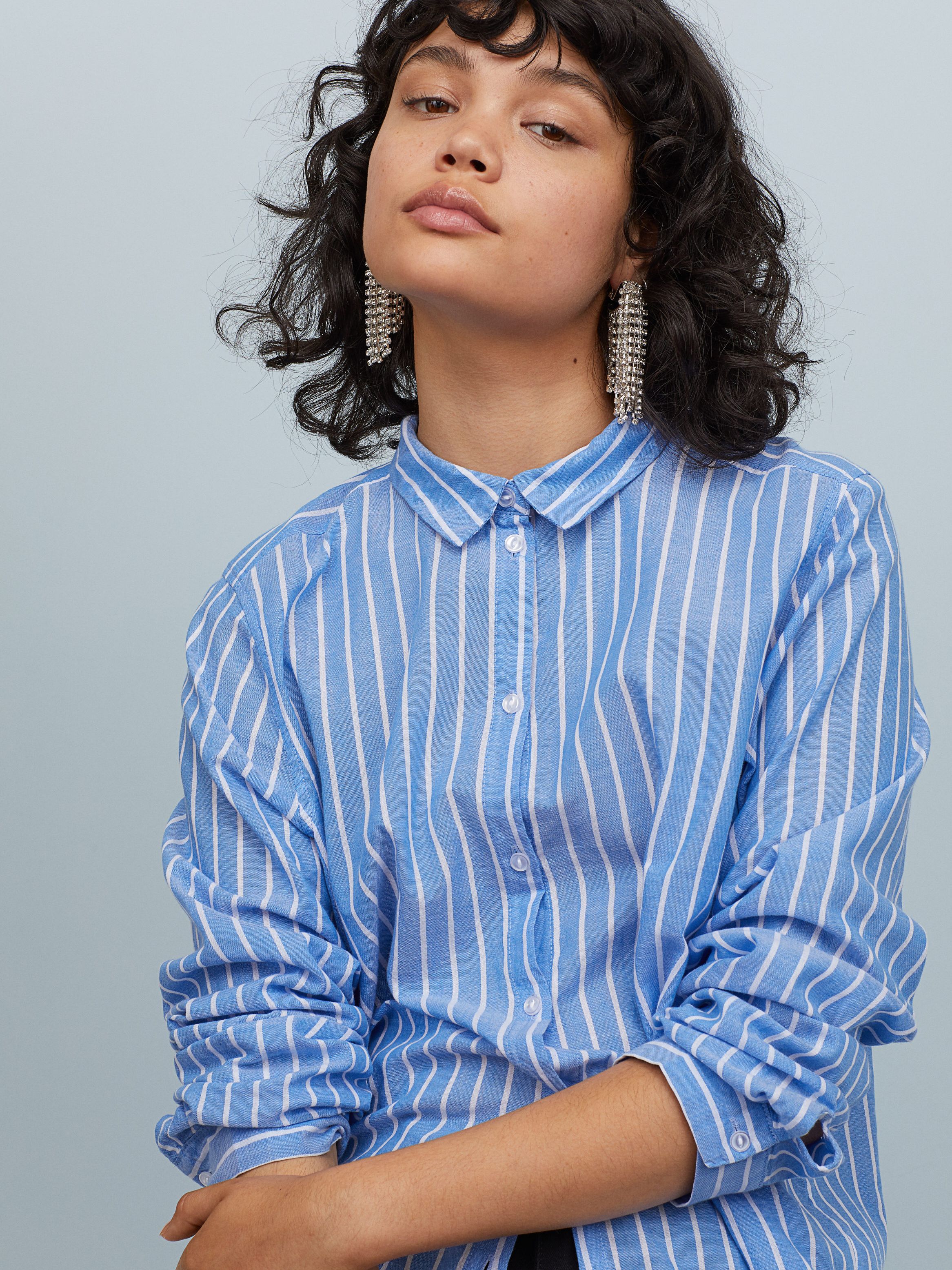 

Рубашка H&M 060697564 40 Свтло-синяя с белым
