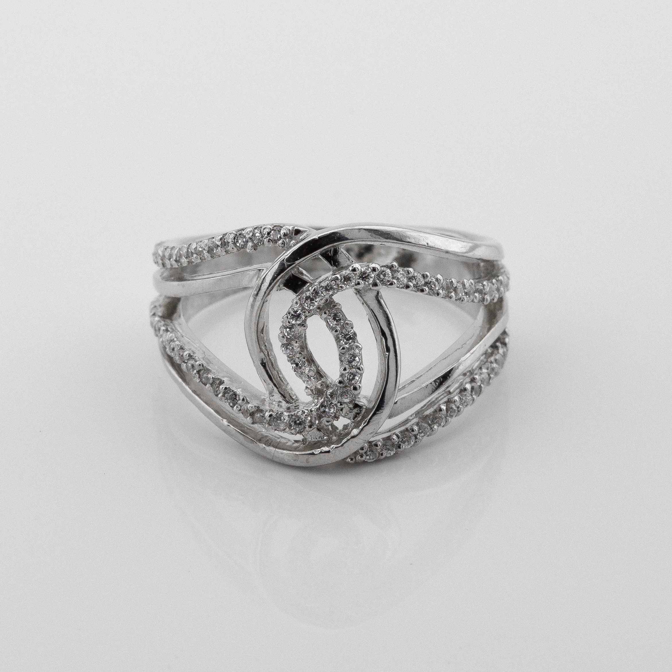 

Серебряное кольцо с фианитами 11737-4 Диамант, 18 размер