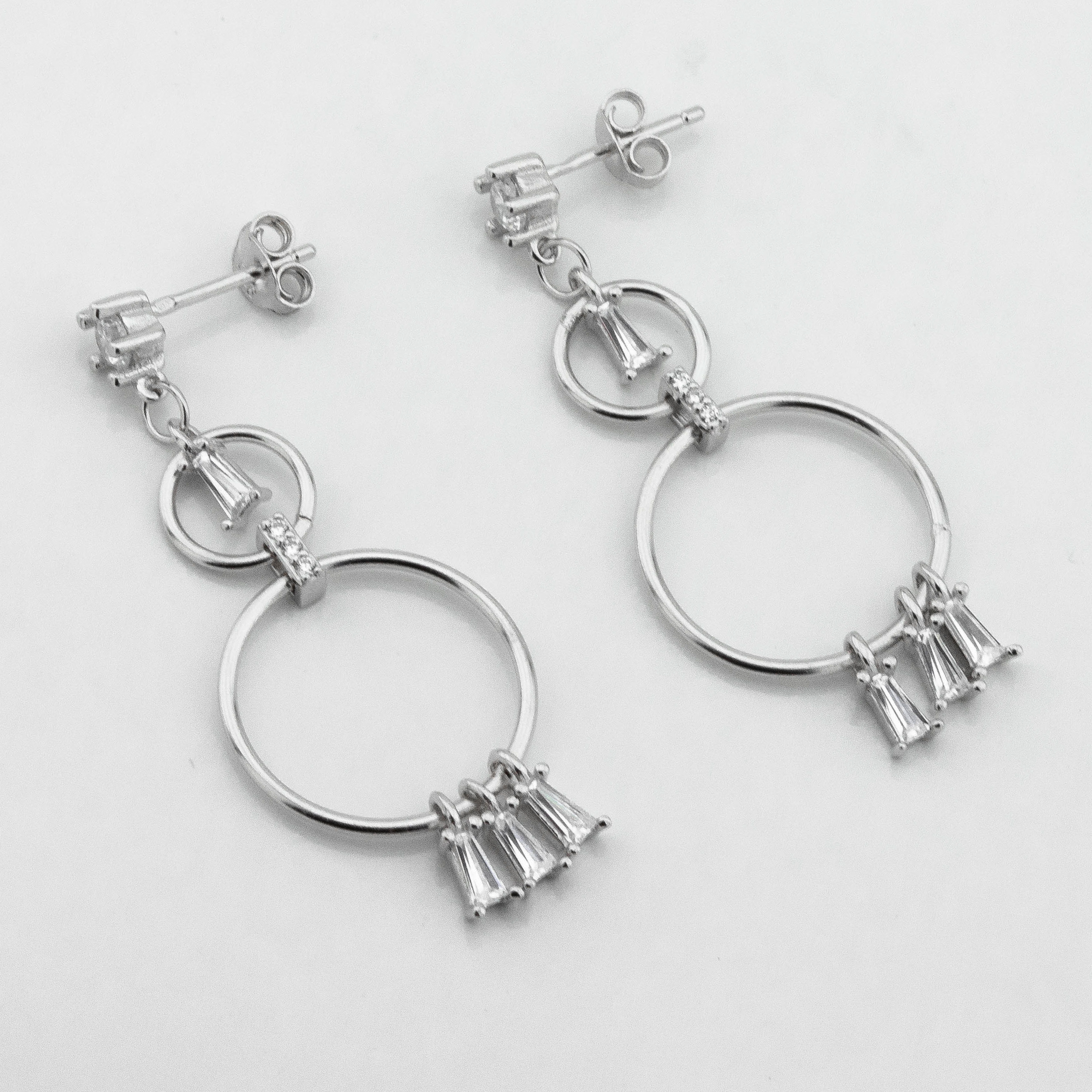 

Серебряные серьги с фианитами c121691 Диамант