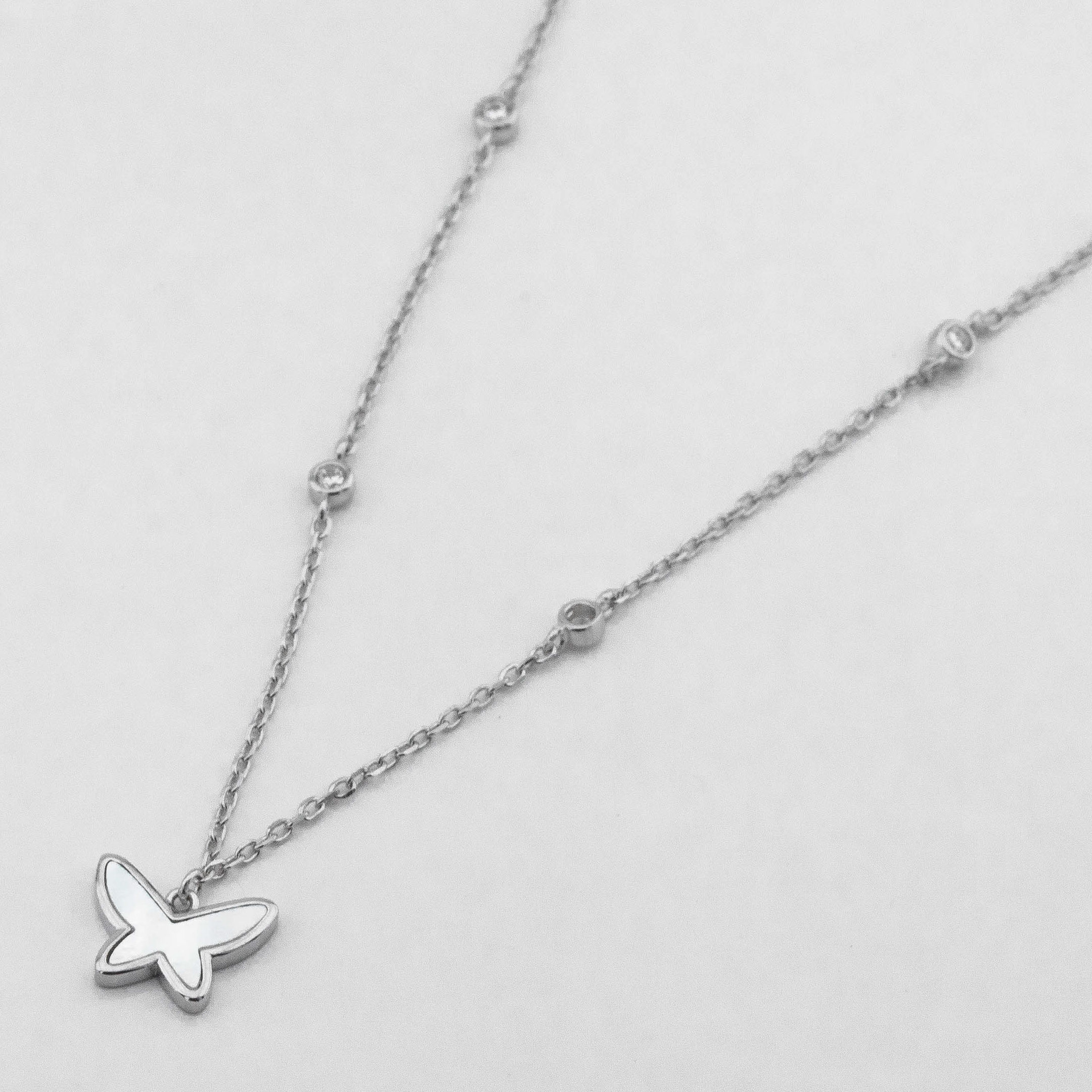 

Серебряное колье Бабочка с им. перламутра ko14580 Диамант, 40 размер