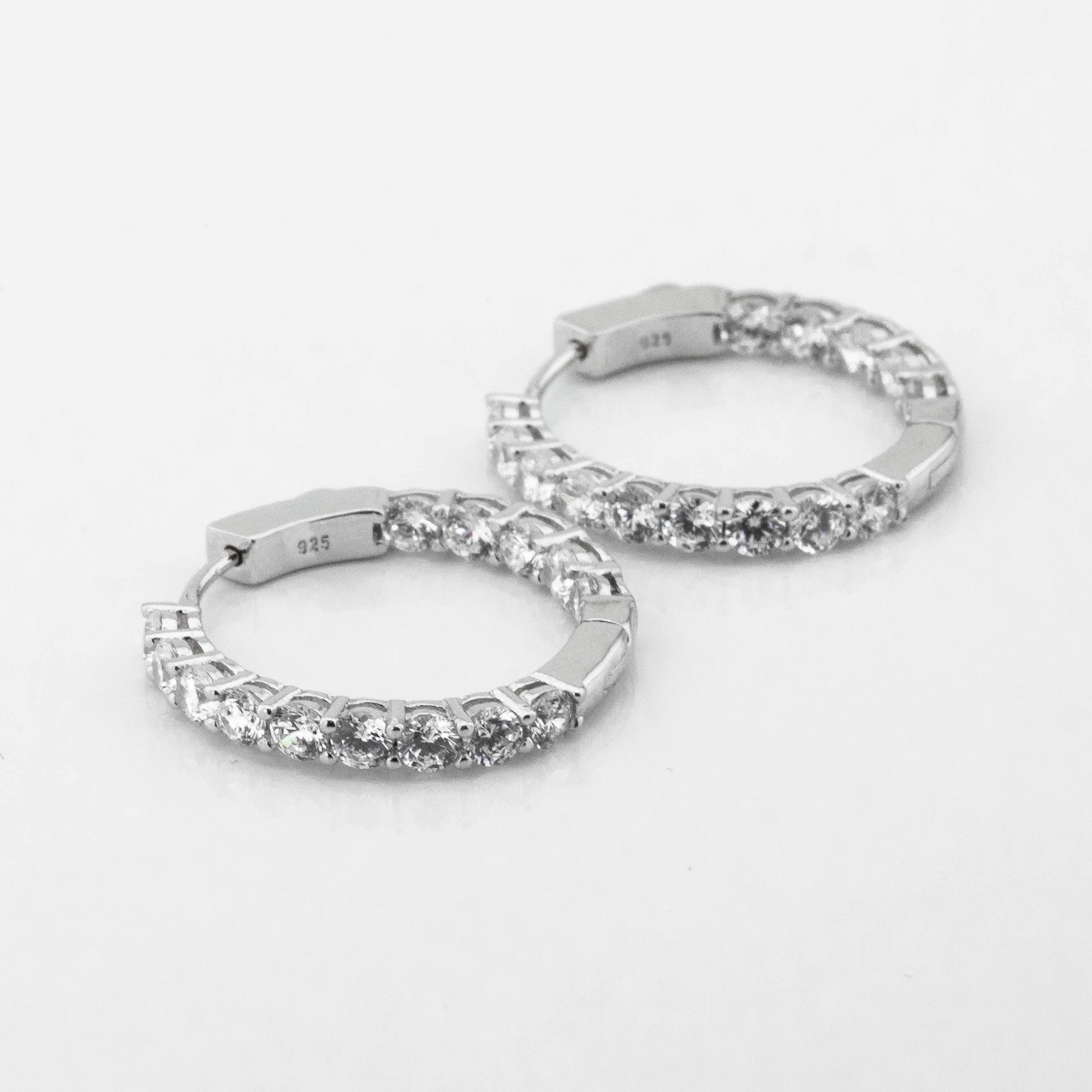 

Серебряные серьги-кольца с фианитами c121552 Диамант