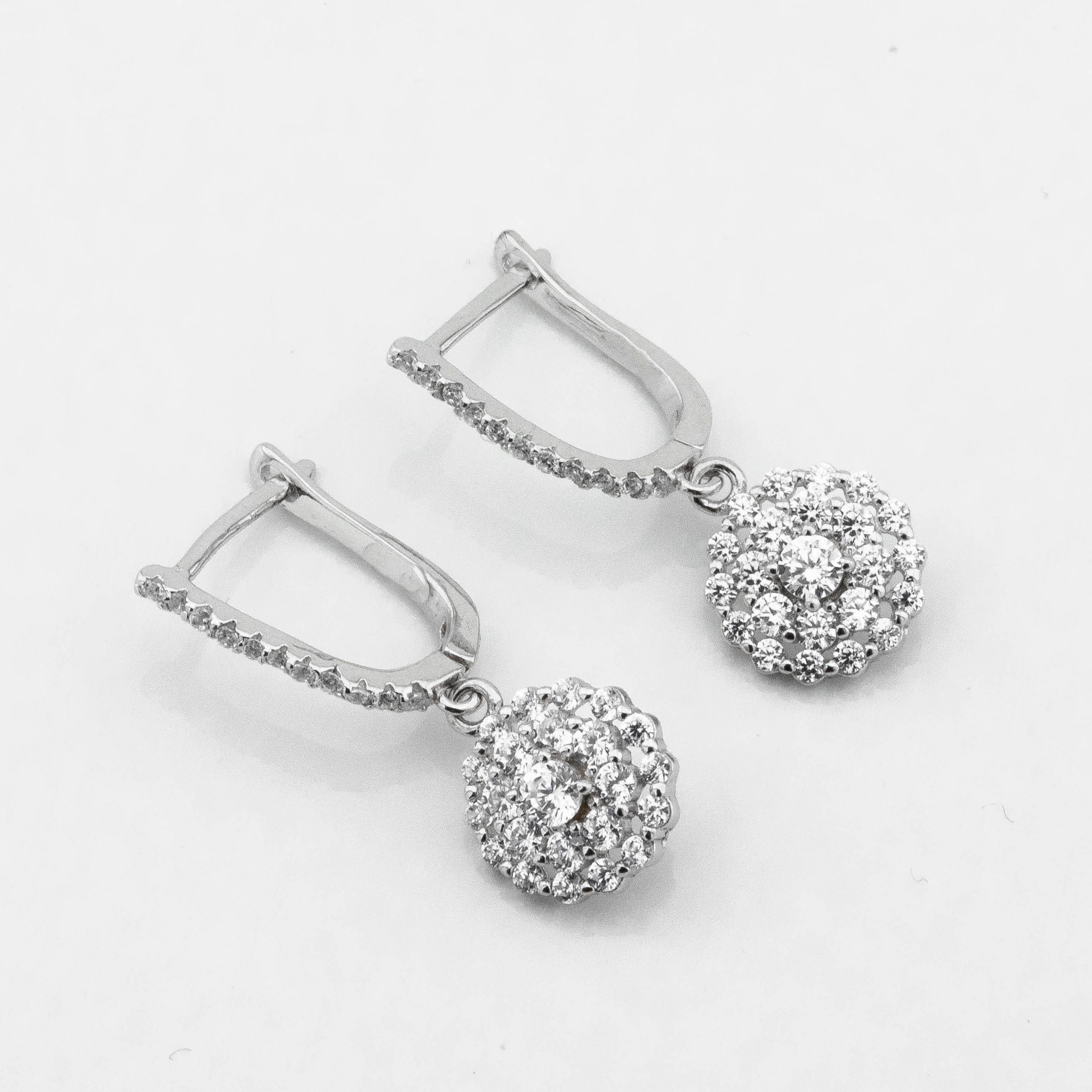 

Серебряные серьги с фианитами c121582 Диамант
