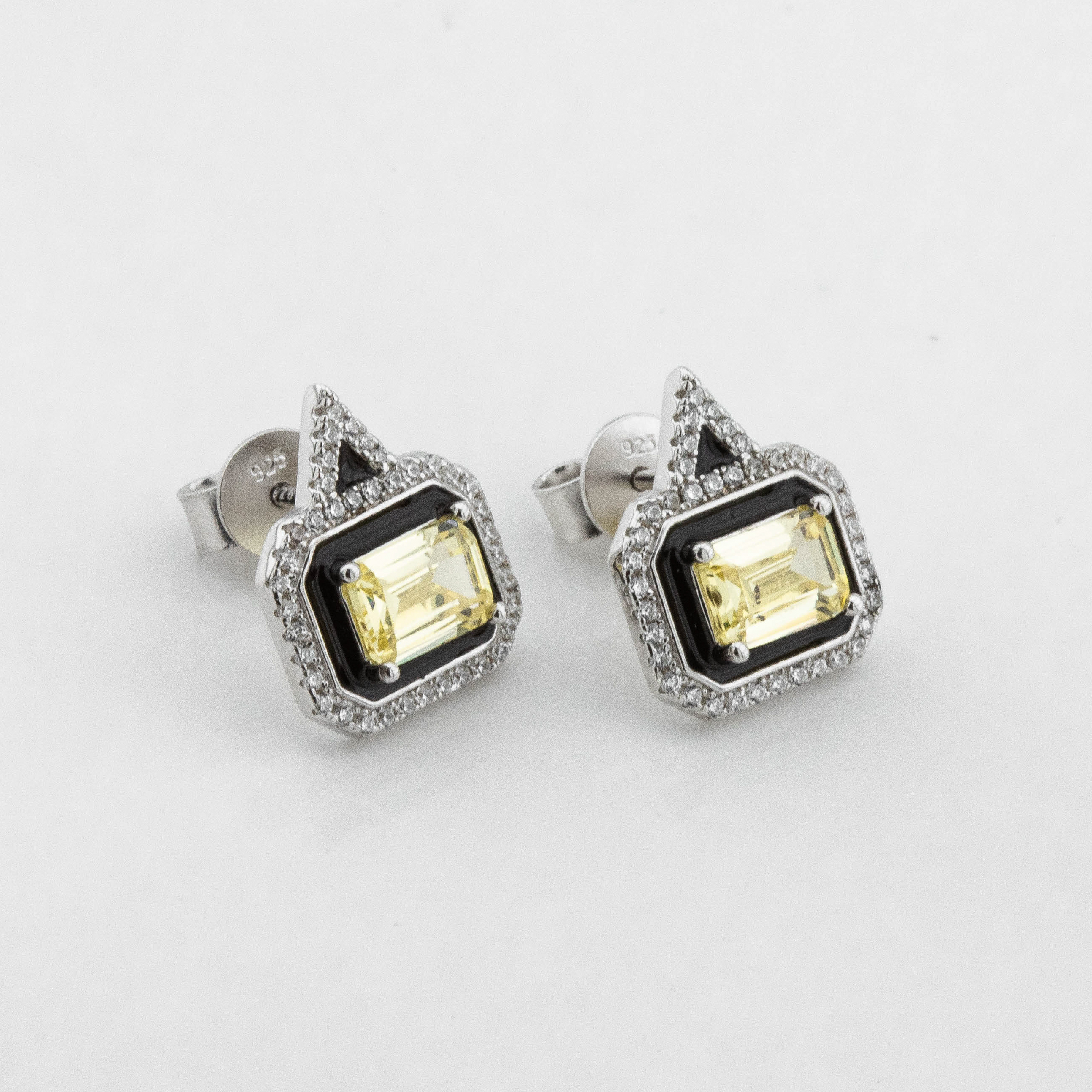 

Серебряные серьги c фианитами c121661 Диамант