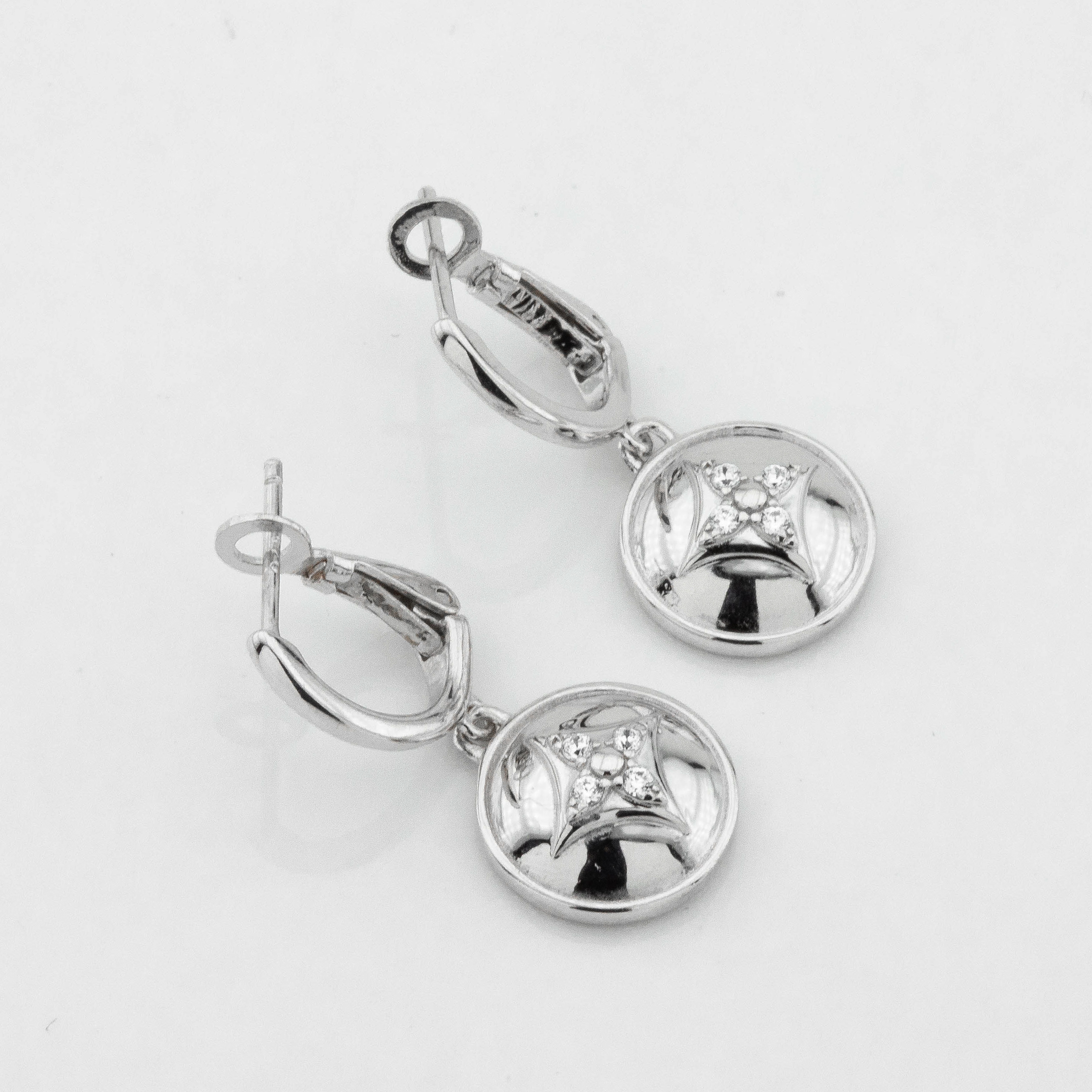 

Серебряные серьги с фианитами c121616 Диамант