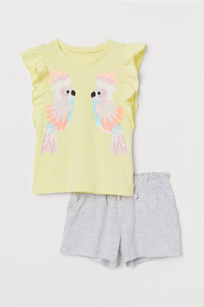 

Костюм (майка и шорты) H&M P75012 110-116 см Светло-желтый/Попугай (P-100477)