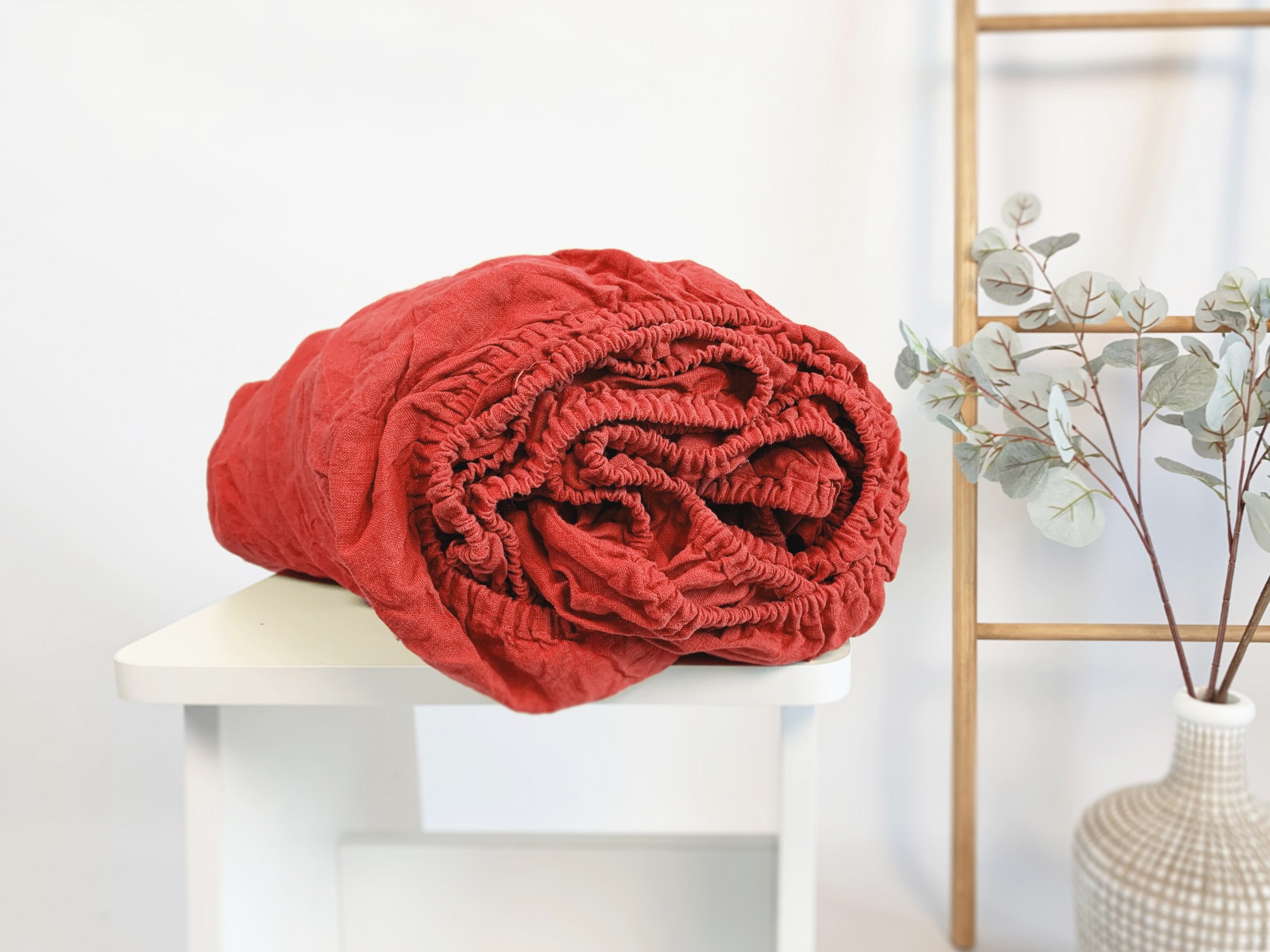 

Льняная простынь на резинке TouchableLinen 140x190x25 см Красный