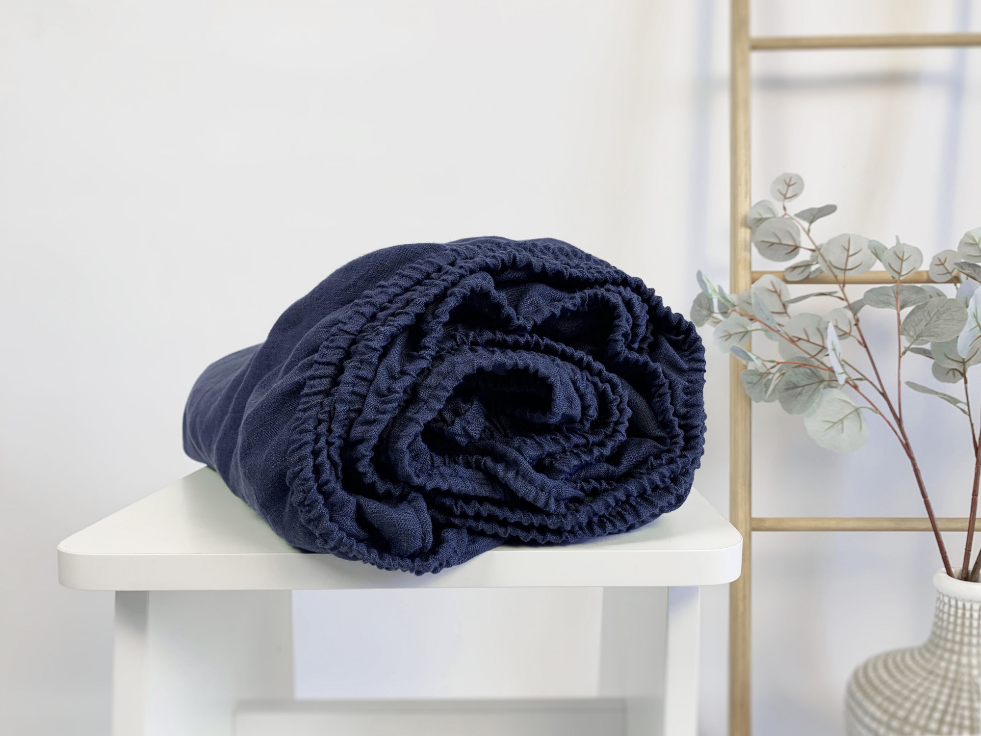 

Льняная простынь на резинке TouchableLinen 90x190x25 см Темно синий