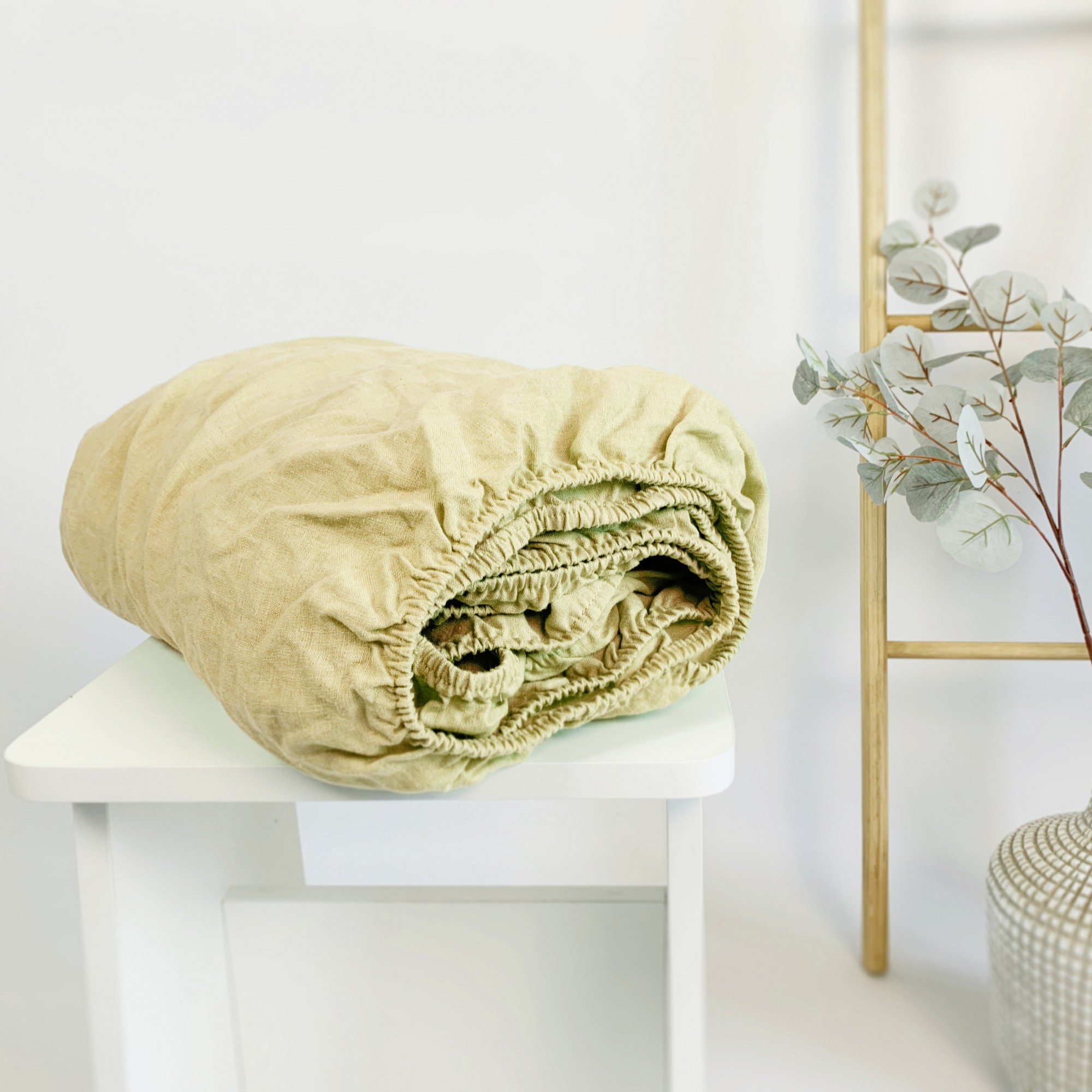 

Льняная простынь на резинке TouchableLinen 200x200x25 см Грушевый