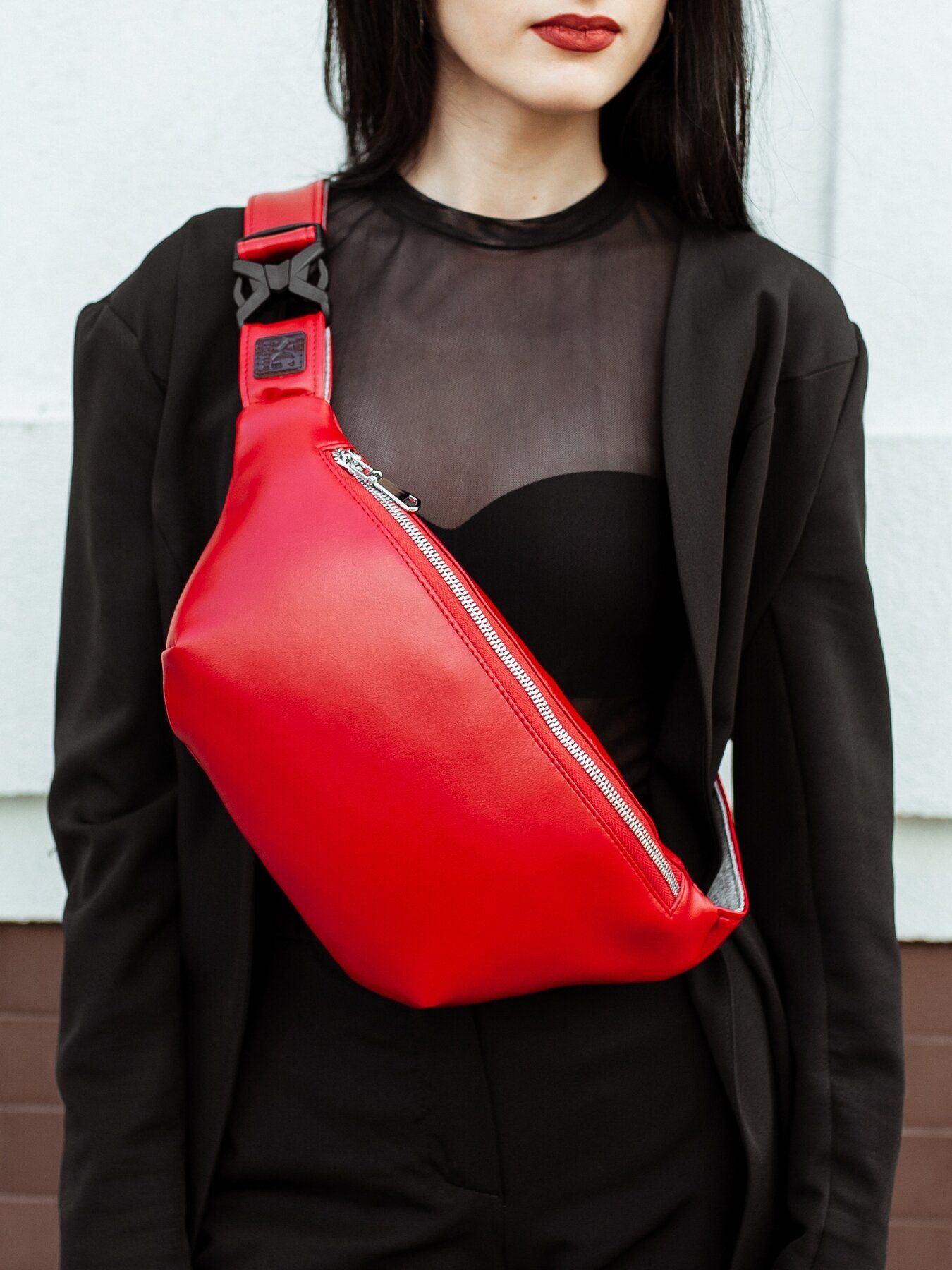 

Сумка на пояс бананка SG Empire Venus красная BNVN02110