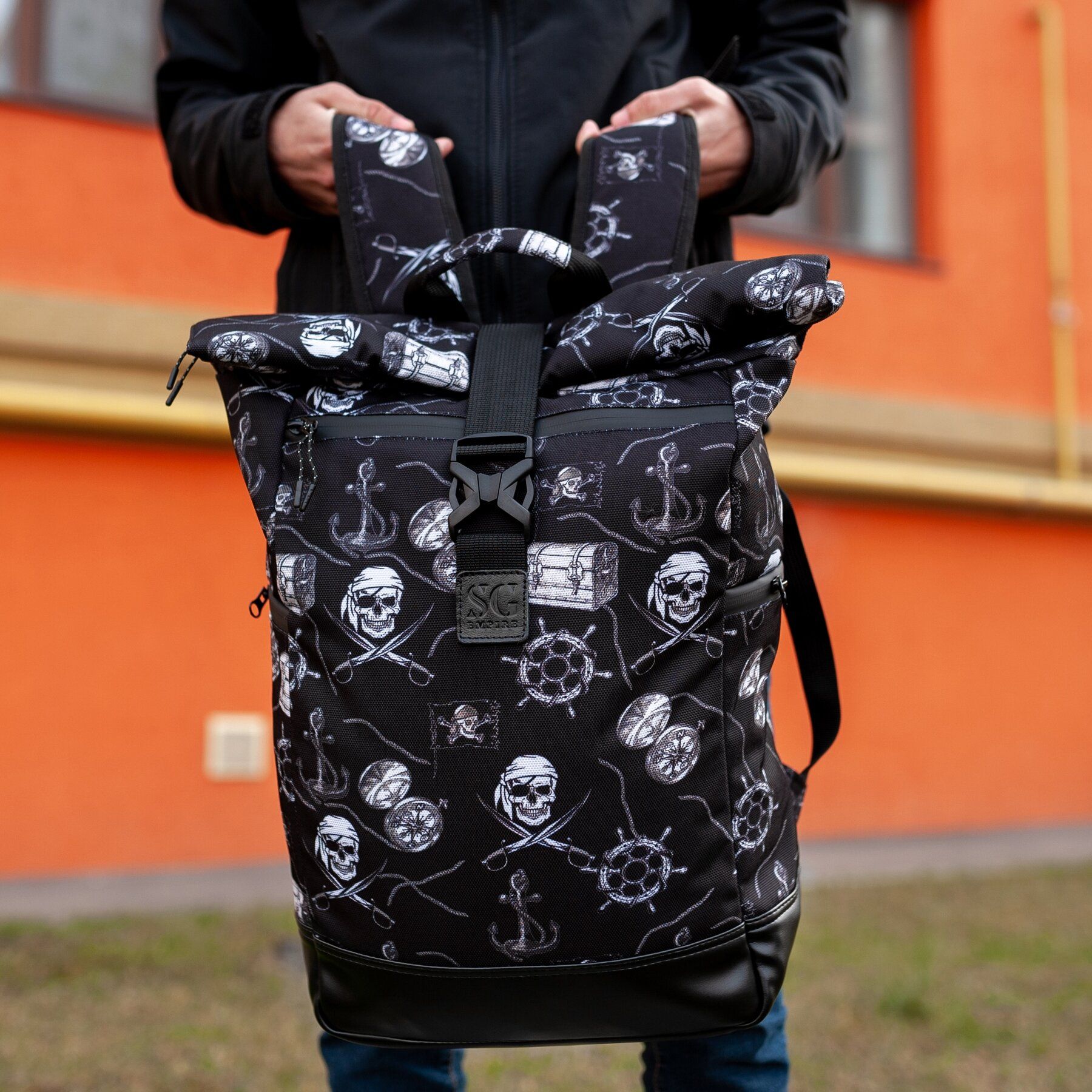 

Рюкзак роллтоп SG Empire Travel bag пираты черный RKTB04041
