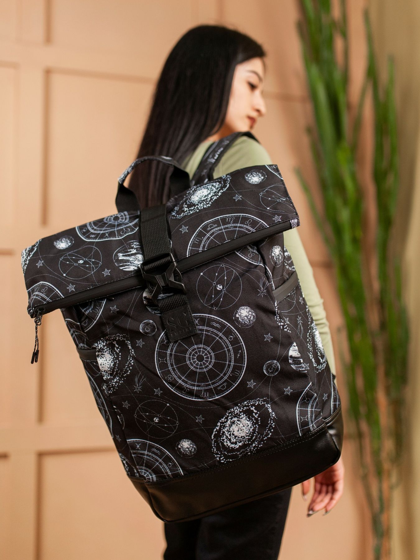

Рюкзак роллтоп SG Empire Travel bag черно-белая астрология RKTB04145