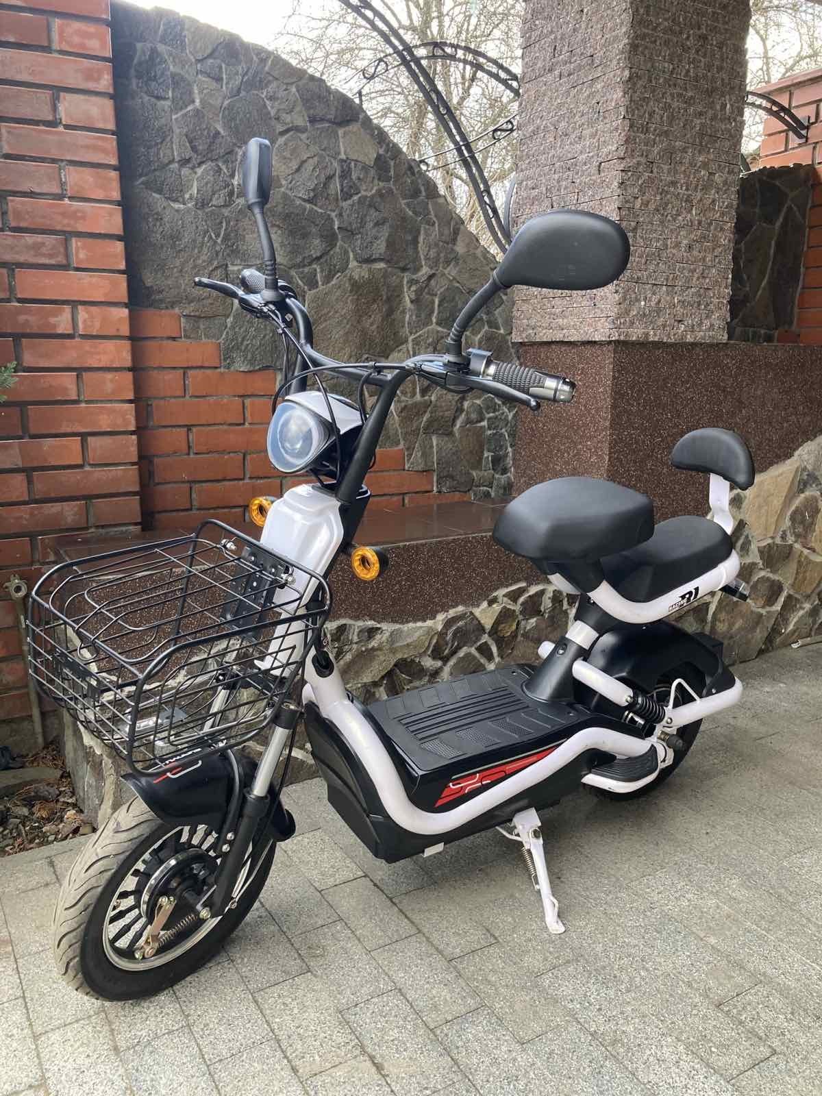 

Электрический мопед R1 RACING Athena 500W/48V (белый)