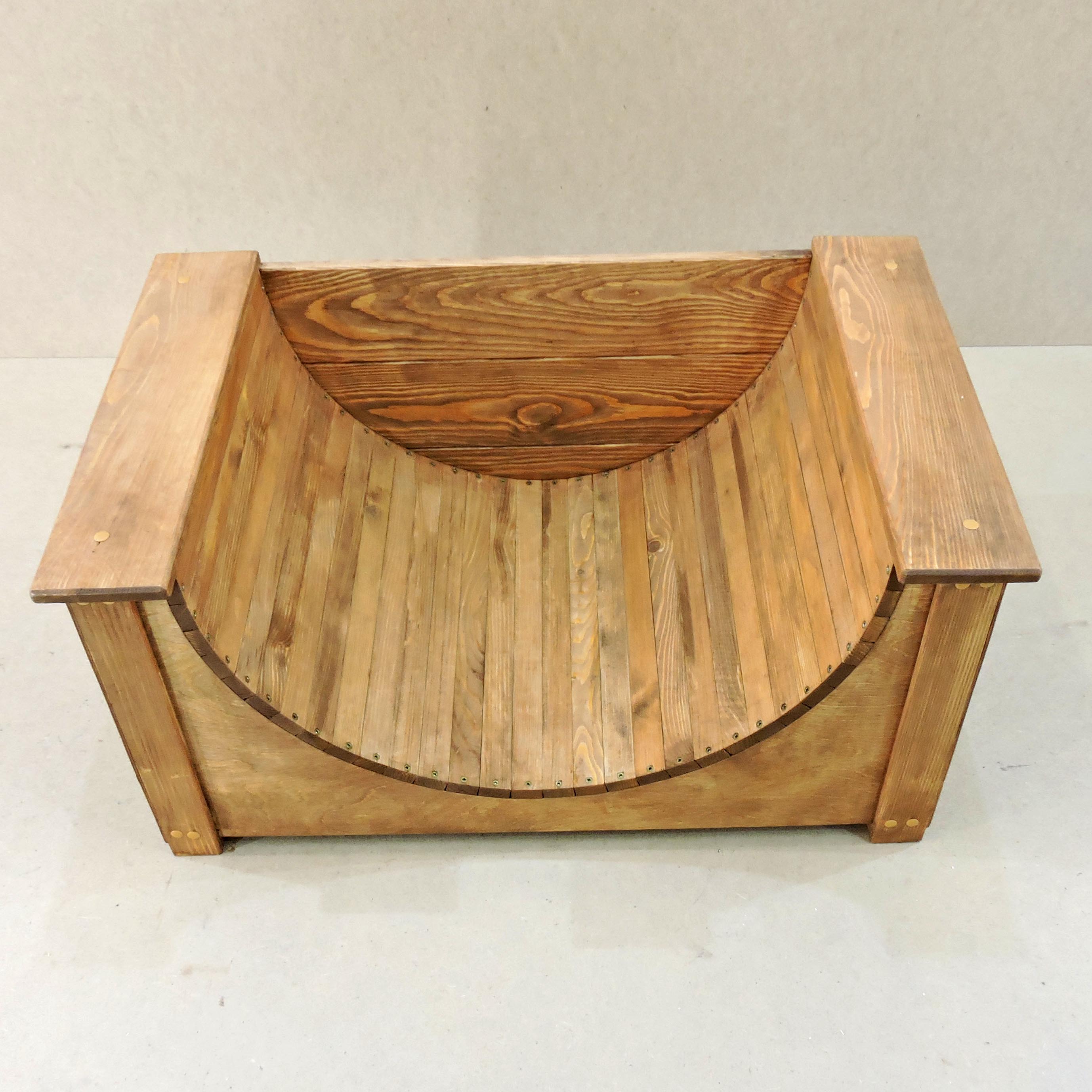 

Дровница из натурального дерева Бантри для дома и дачи цвета мускат