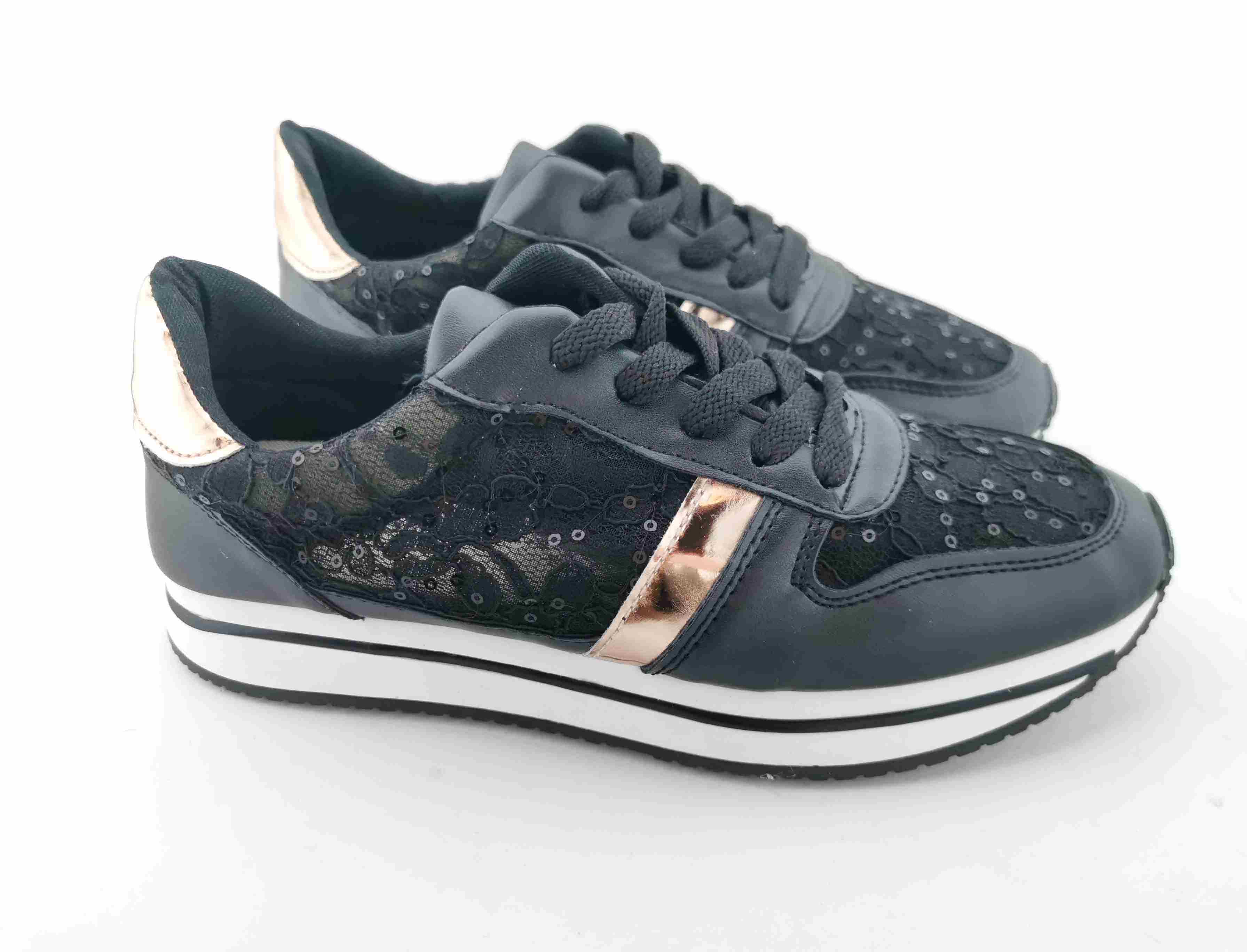 

Кроссовки Zoom 11-34 39 24 см черные