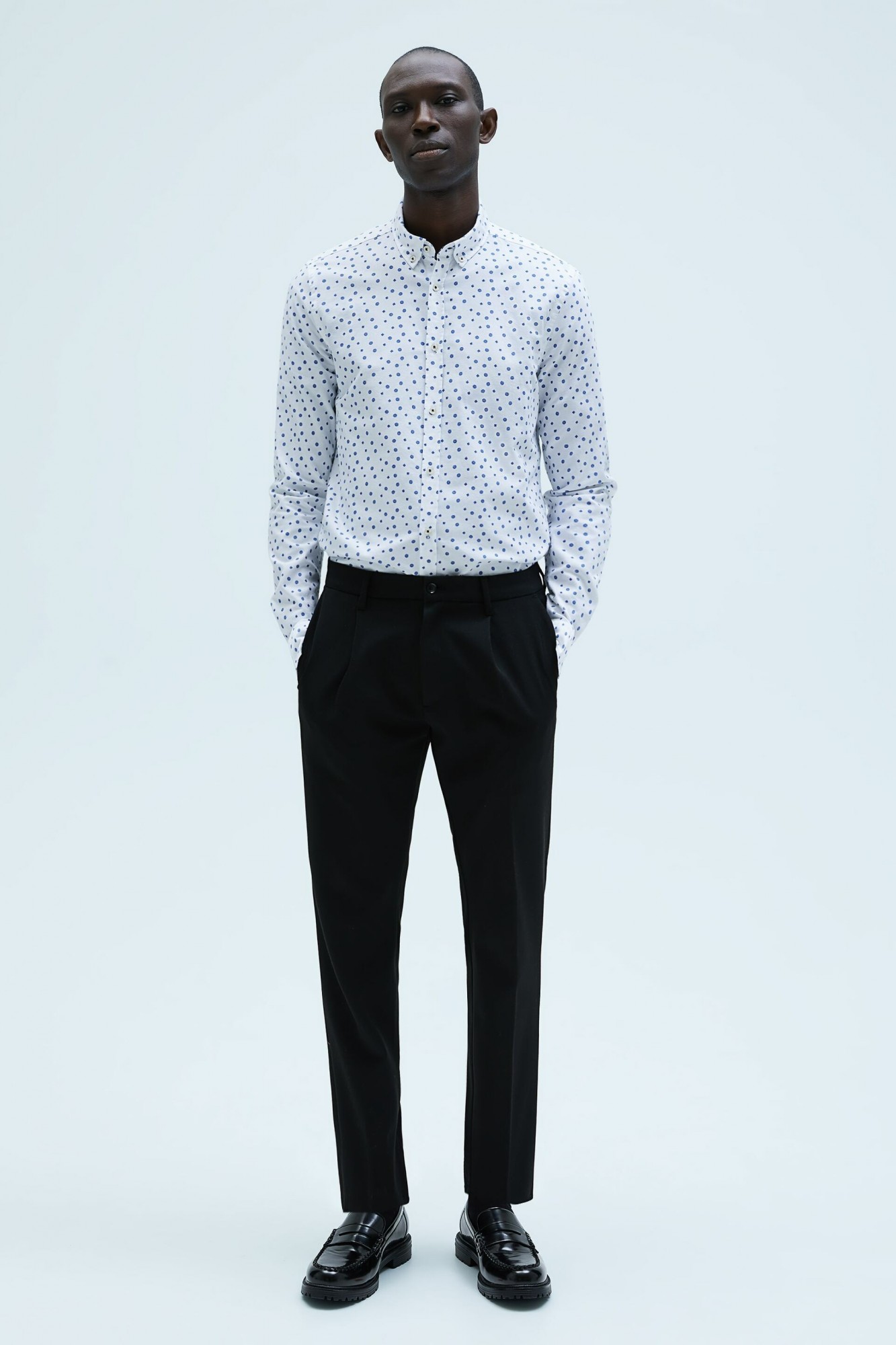

Рубашка Zara белая в горошек S (7545 375 250)
