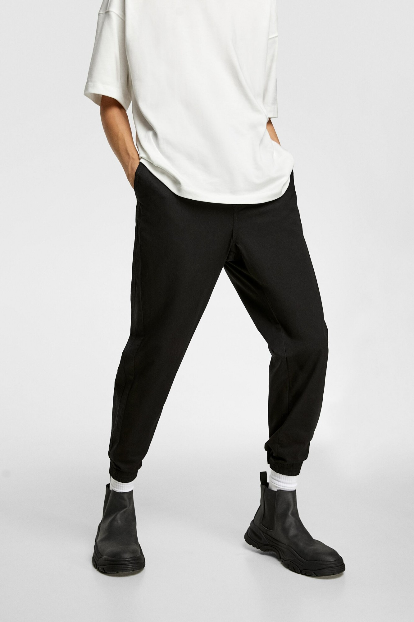 

Брюки Zara черные зауженные демисезонные M (0706 340 800)