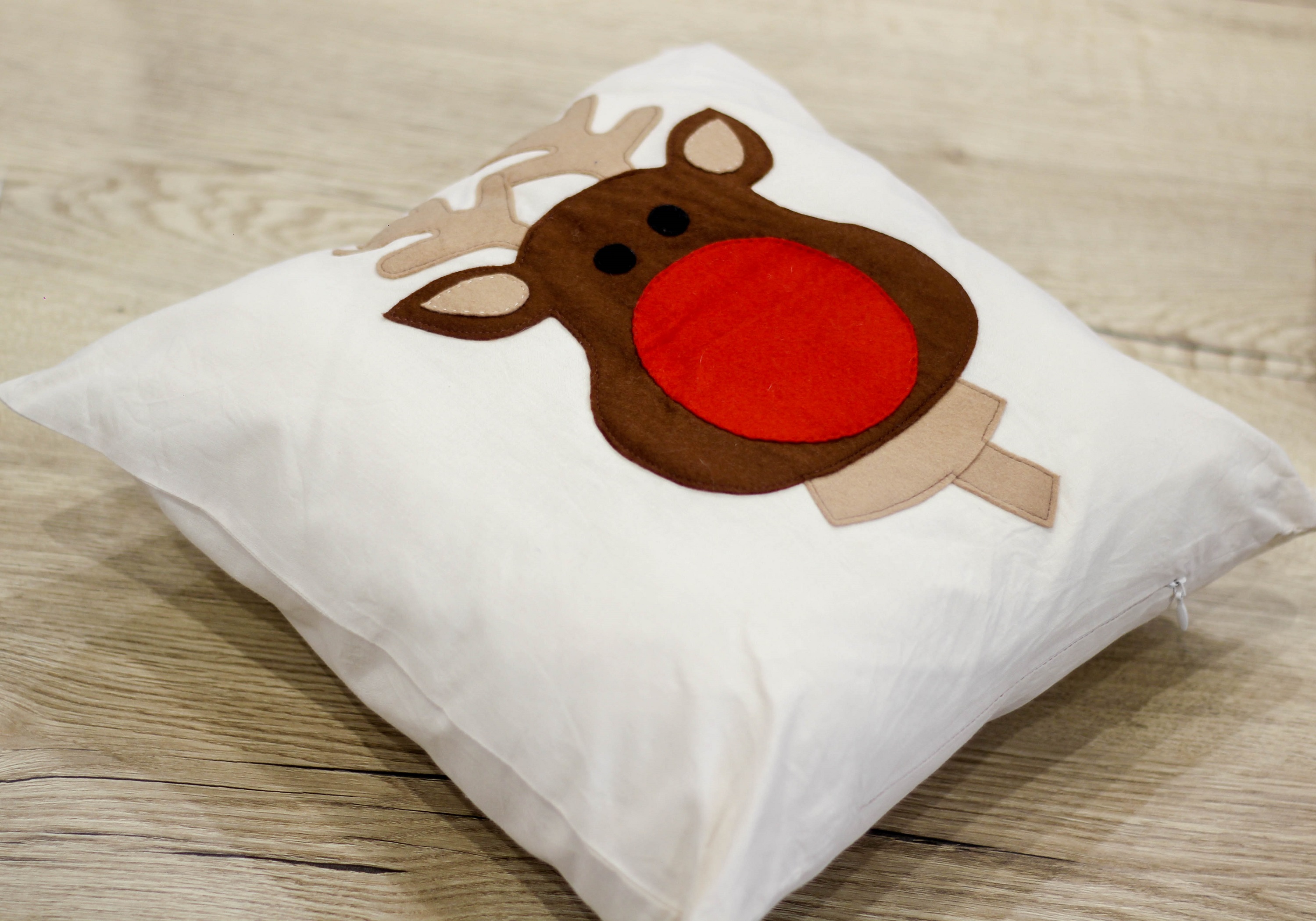 

Подушка Lamon Deer 40х40 см Бежевая
