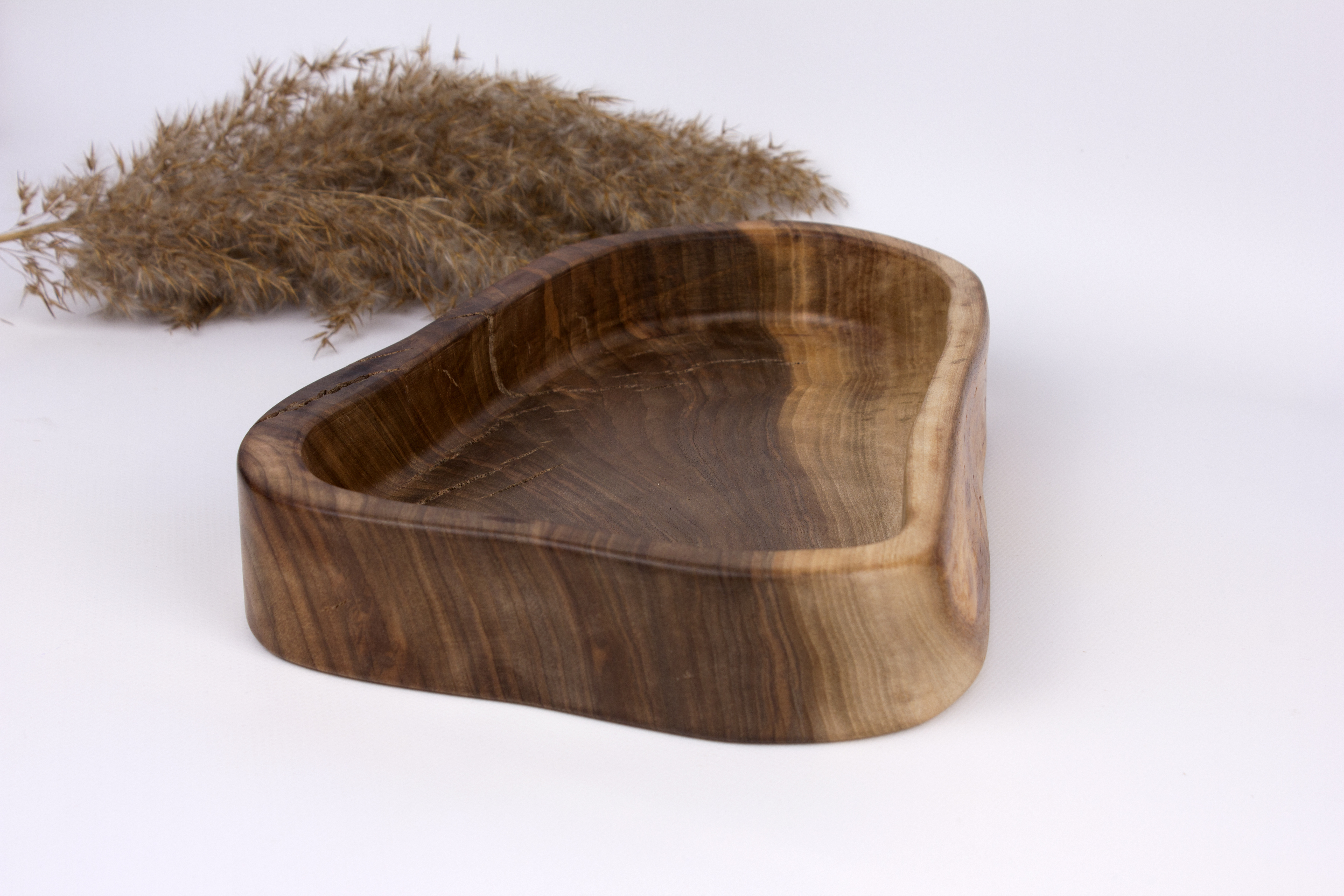 

Менажница из ореха с живым краем LineWood 25х18х4 см 00100