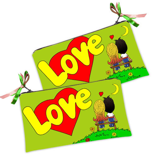 

Косметичка женская Presentville Love is салатовая 20x12 см