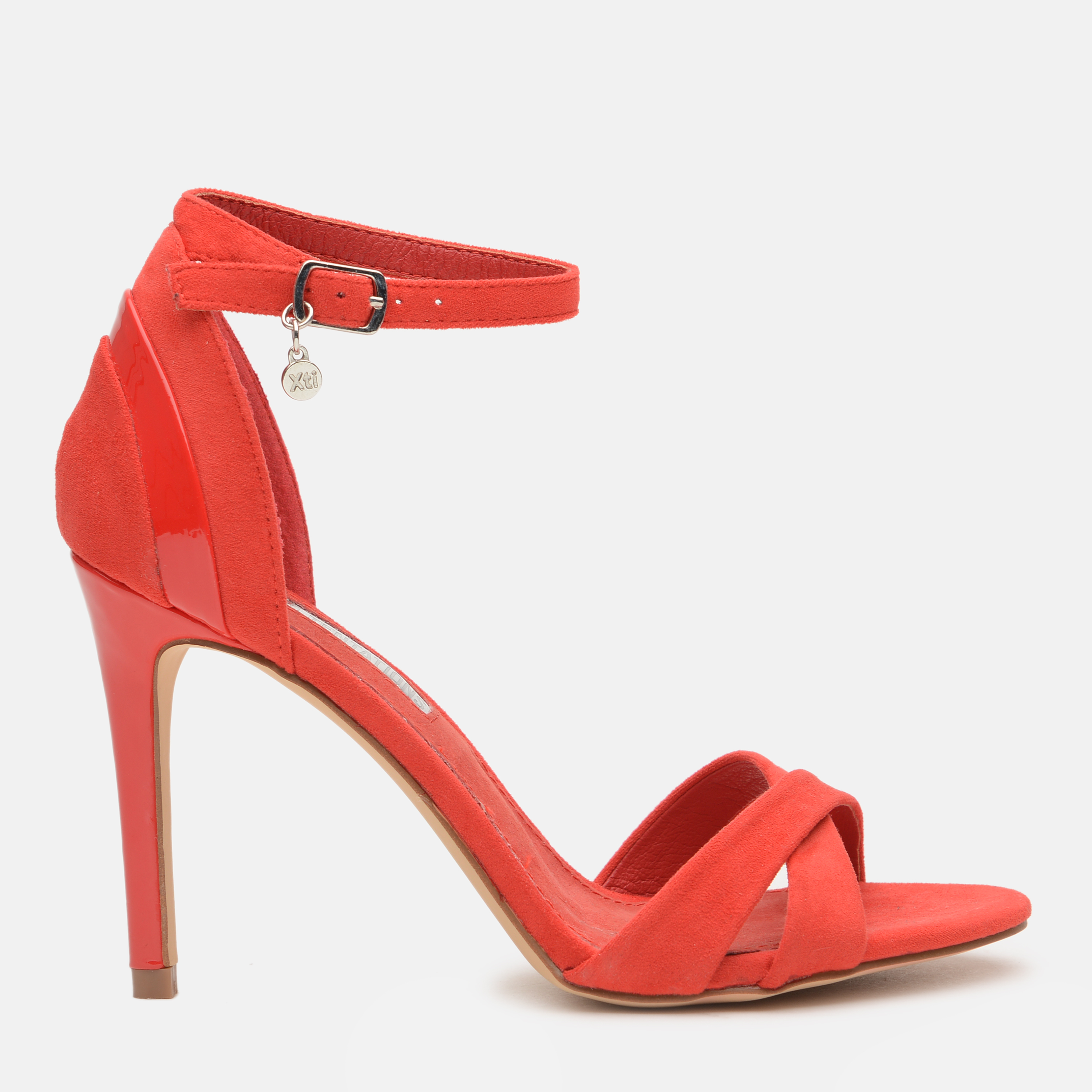

Босоножки XTI Microfiber Combined Ladies Shoes 32045-5 39 24.5 см Красные