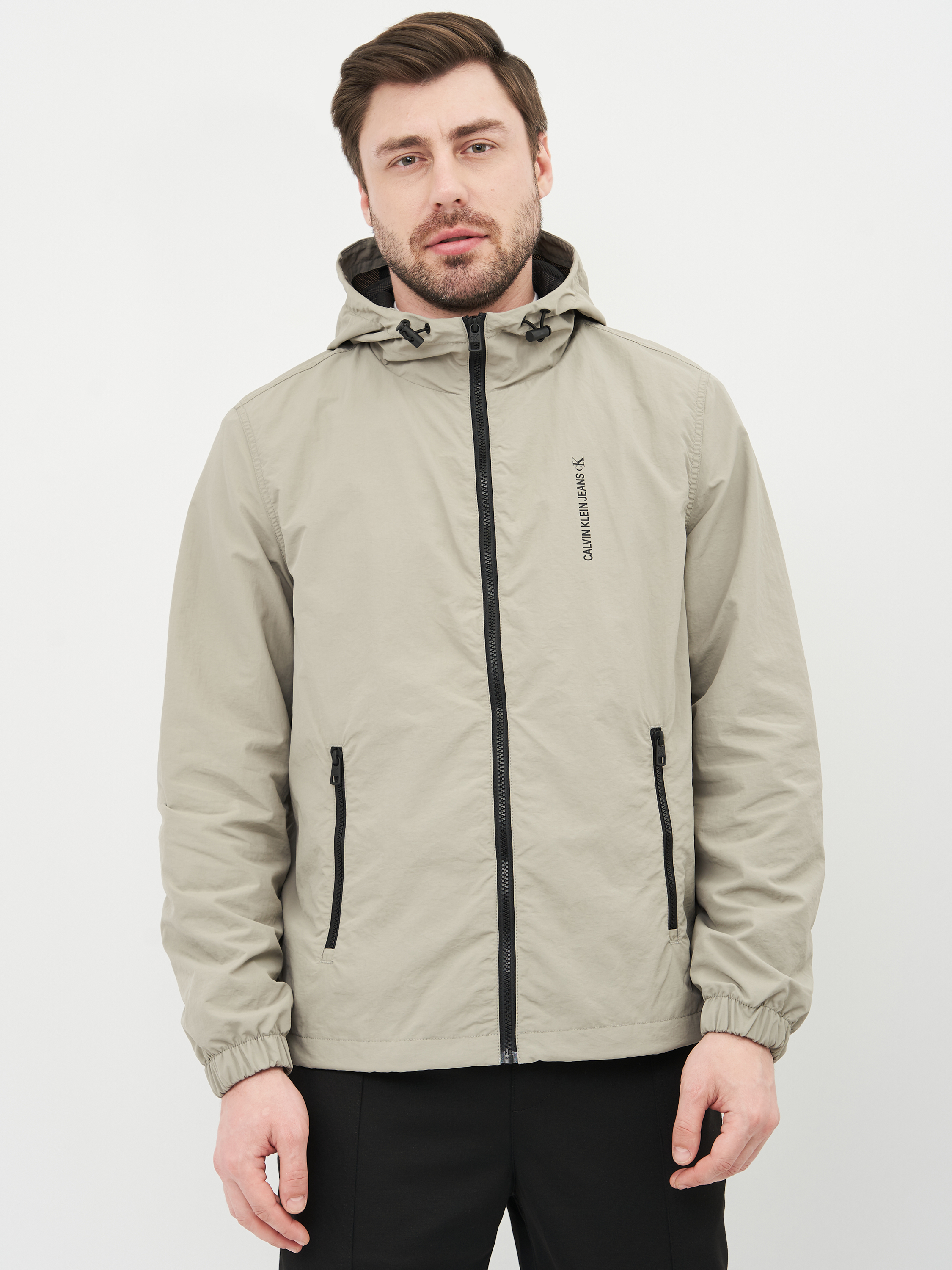 

Ветровка Calvin Klein Jeans Ck Vertical Logo Windbreaker J30J317528-PBU S Elephant Skin