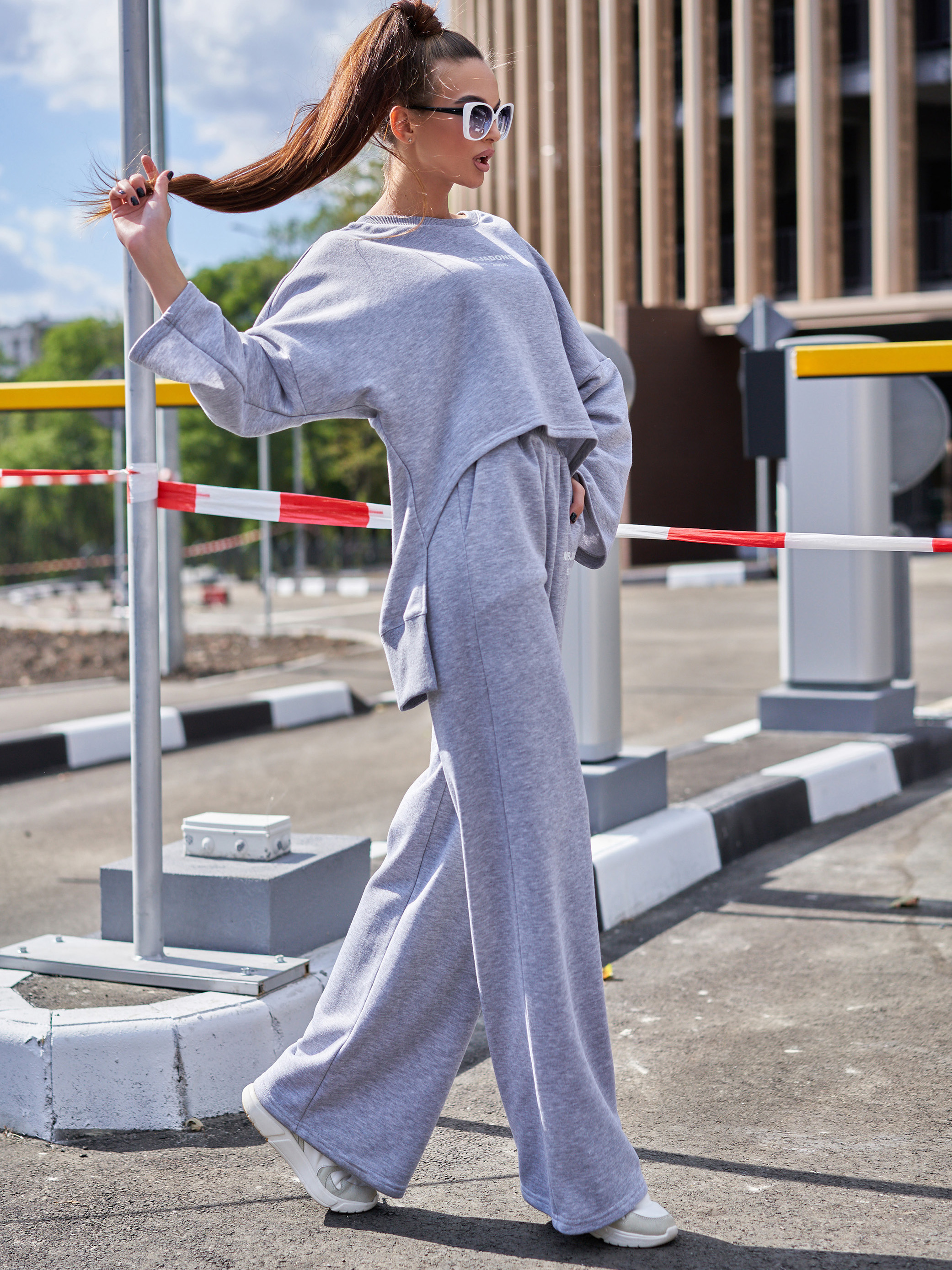 

Женский JADONE FASHION прогулочный костюм с кюлотами и удлиненной спинкой Лесси цвет светло-серый S (Прогулочный костюм с кюлотами Лесси светло-серый)