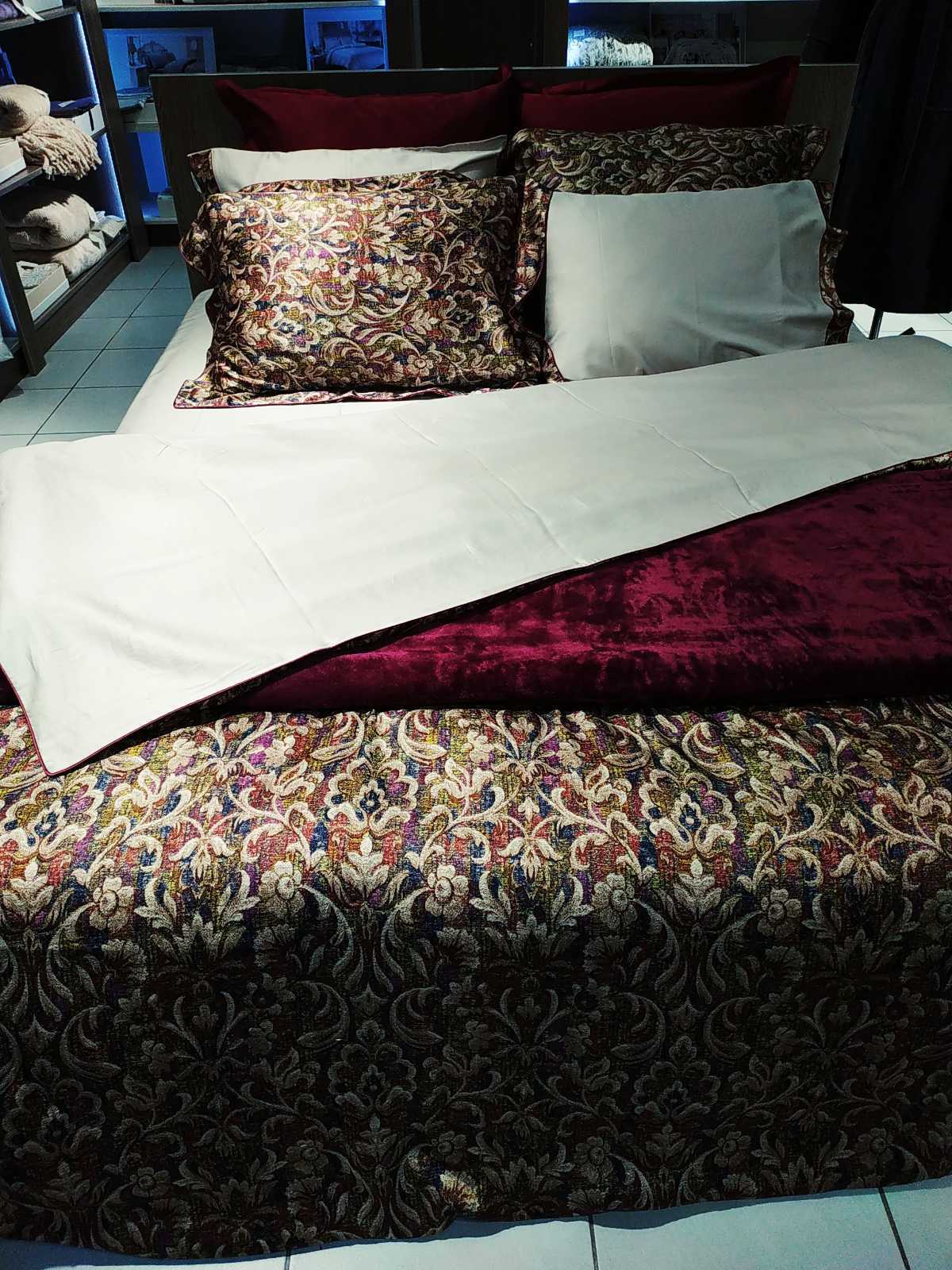 

Постельное белье Tivolyo Home Velvet евро 6 предметов бордо 200х220