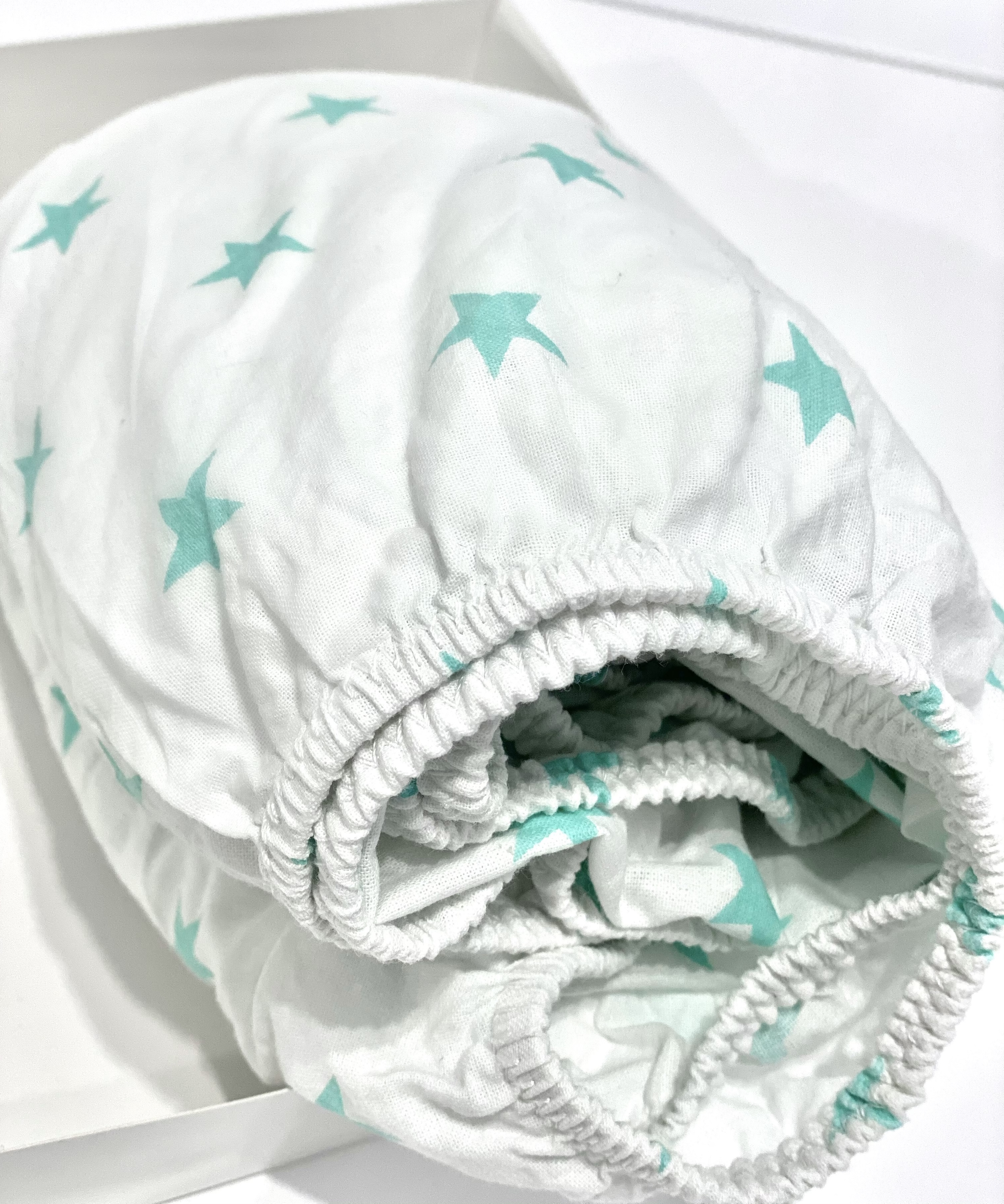

Простынь на резинке Lamon Mint Stars 120х60
